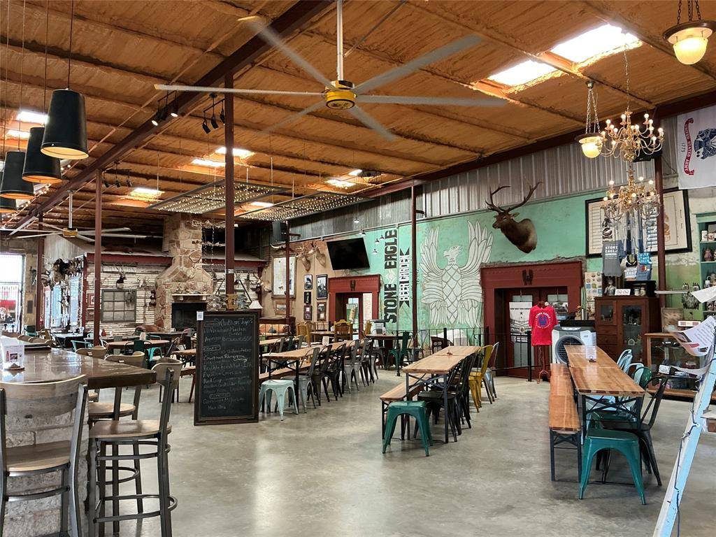 Comanche, TX 76442,120/124 N Austin Street