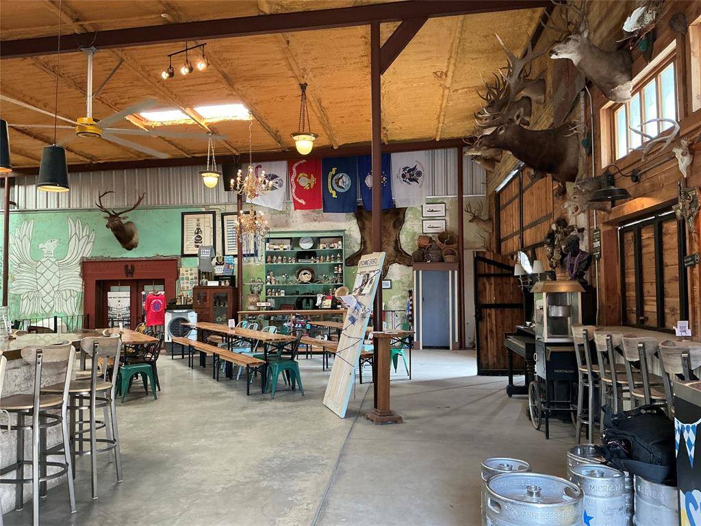 Comanche, TX 76442,120/124 N Austin Street