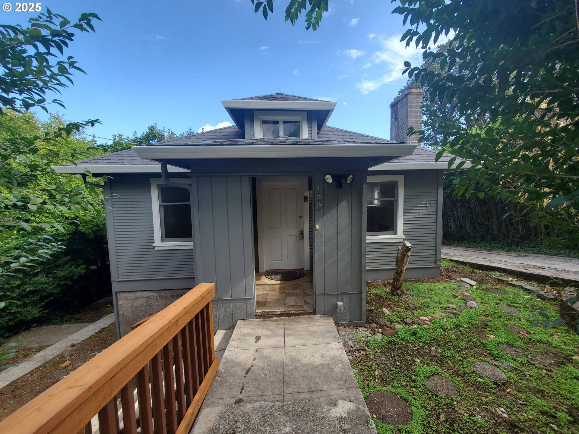 St Helens, OR 97051,122 S 8TH ST