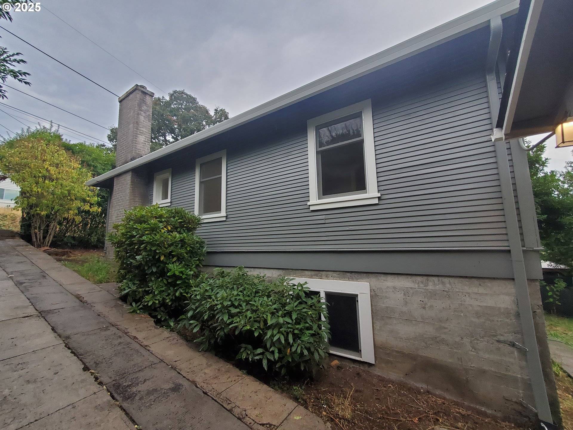 St Helens, OR 97051,122 S 8TH ST