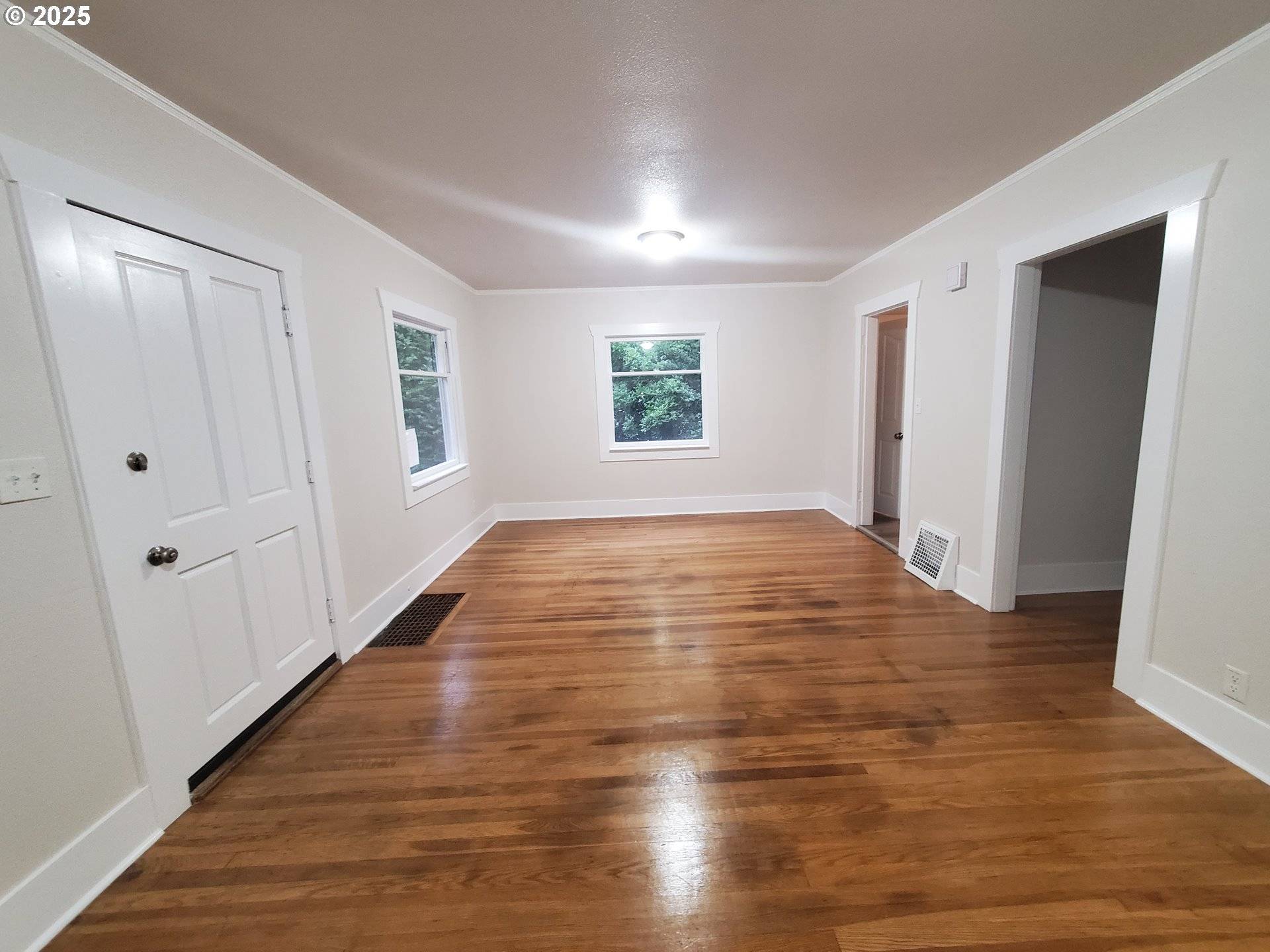 St Helens, OR 97051,122 S 8TH ST