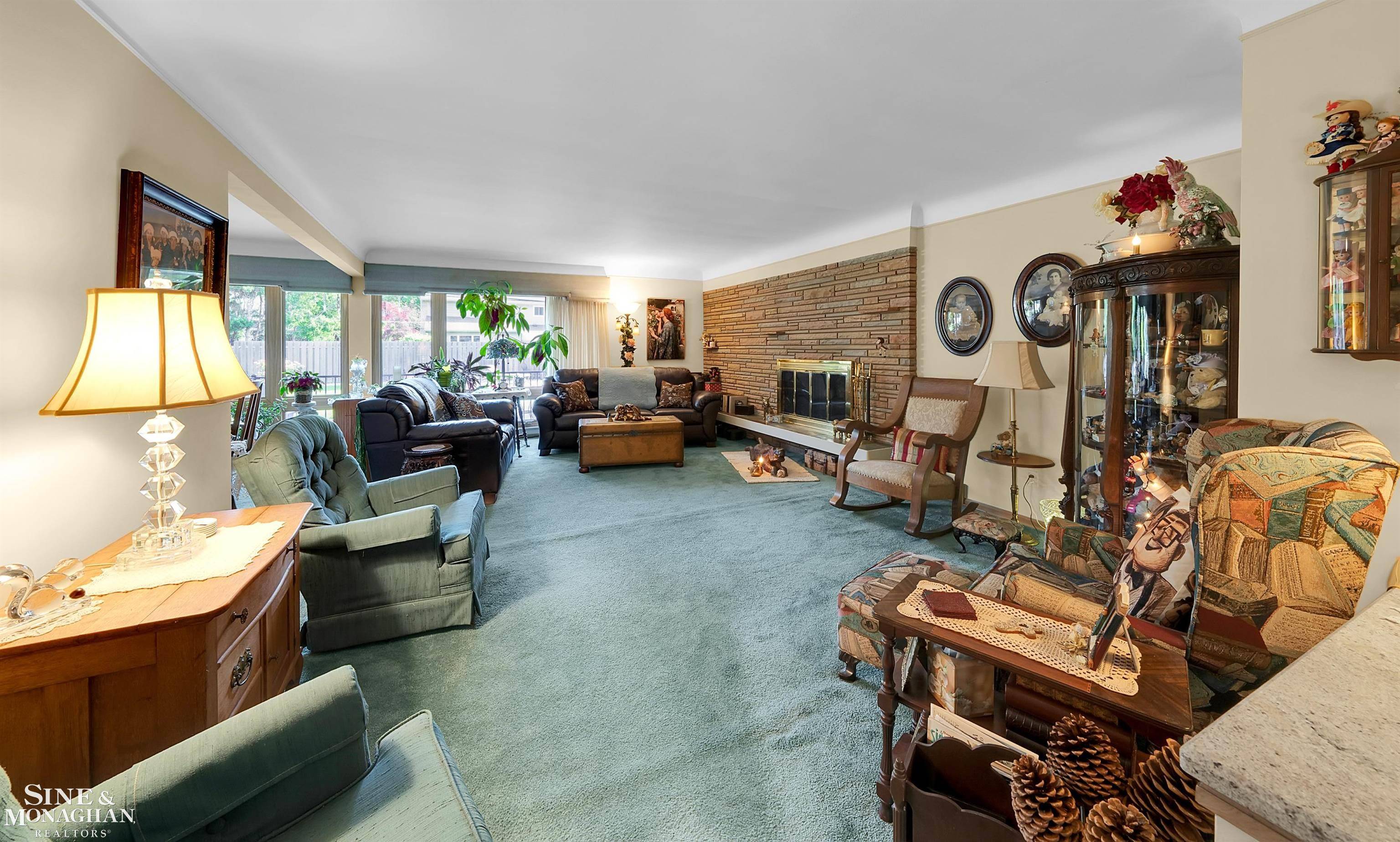 Grosse Pointe Woods, MI 48236,528 Hidden LN