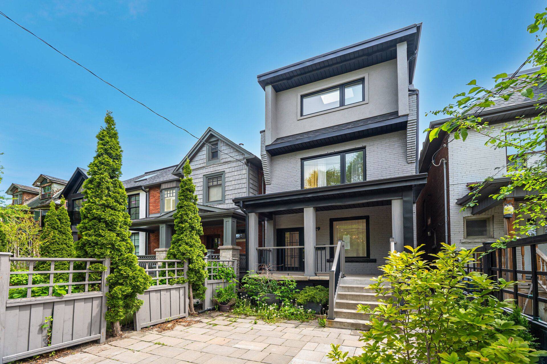 Toronto C01, ON M6G 3L8,629 Shaw ST