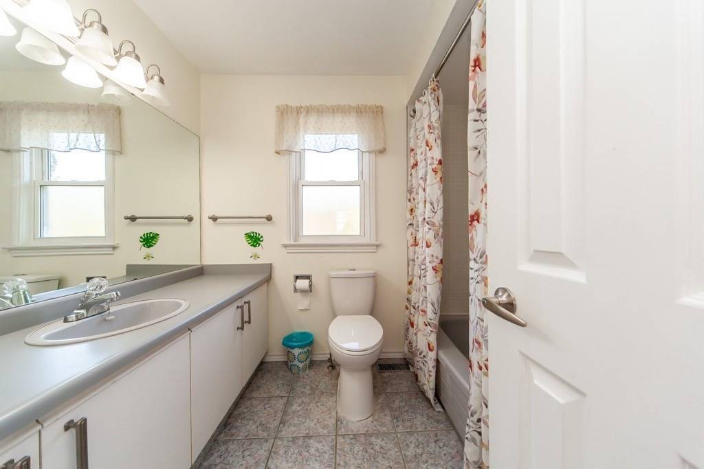 Whitby, ON L1N 8E1,16 Long DR #Main