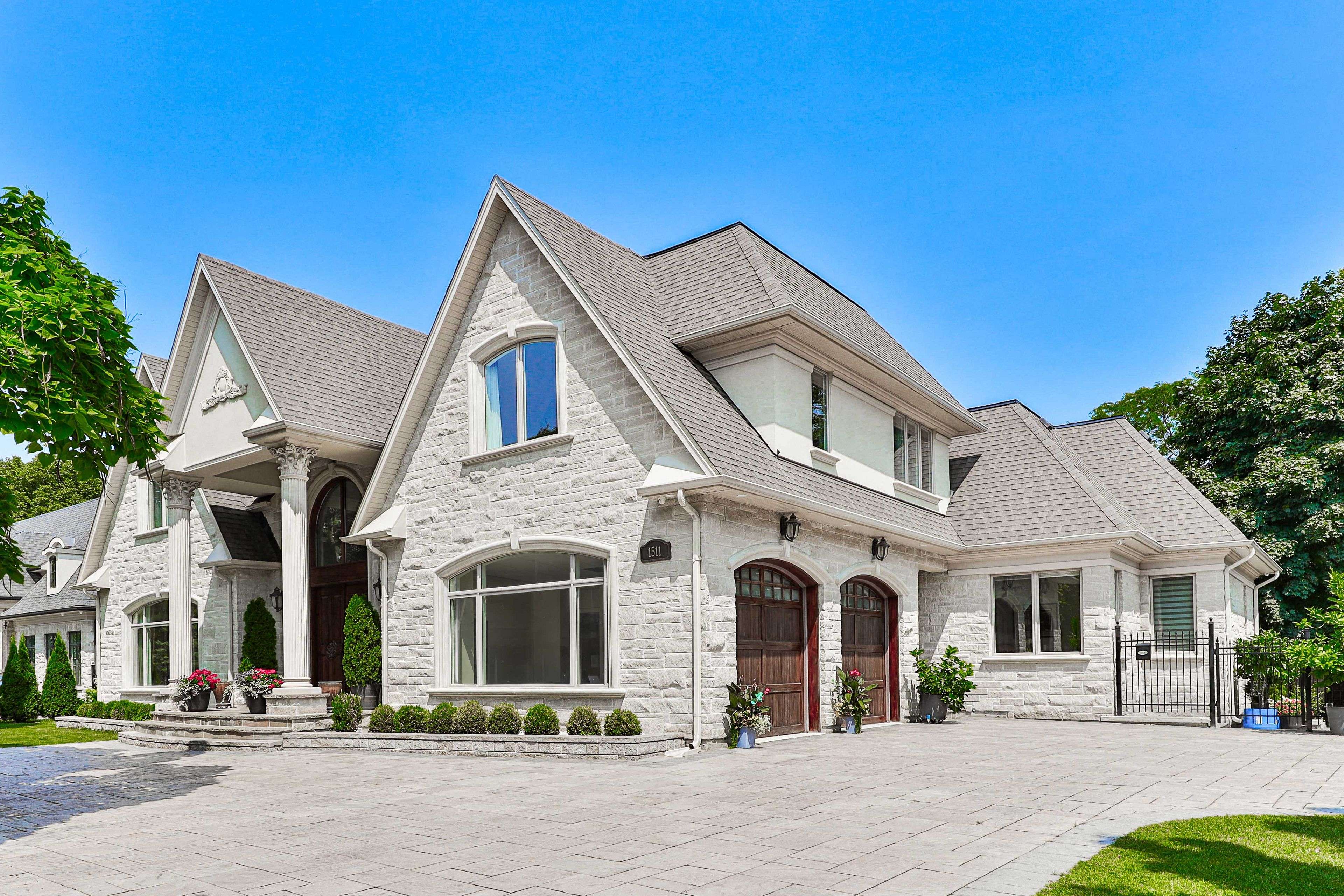 Mississauga, ON L5G 3T7,1511 Broadmoor AVE