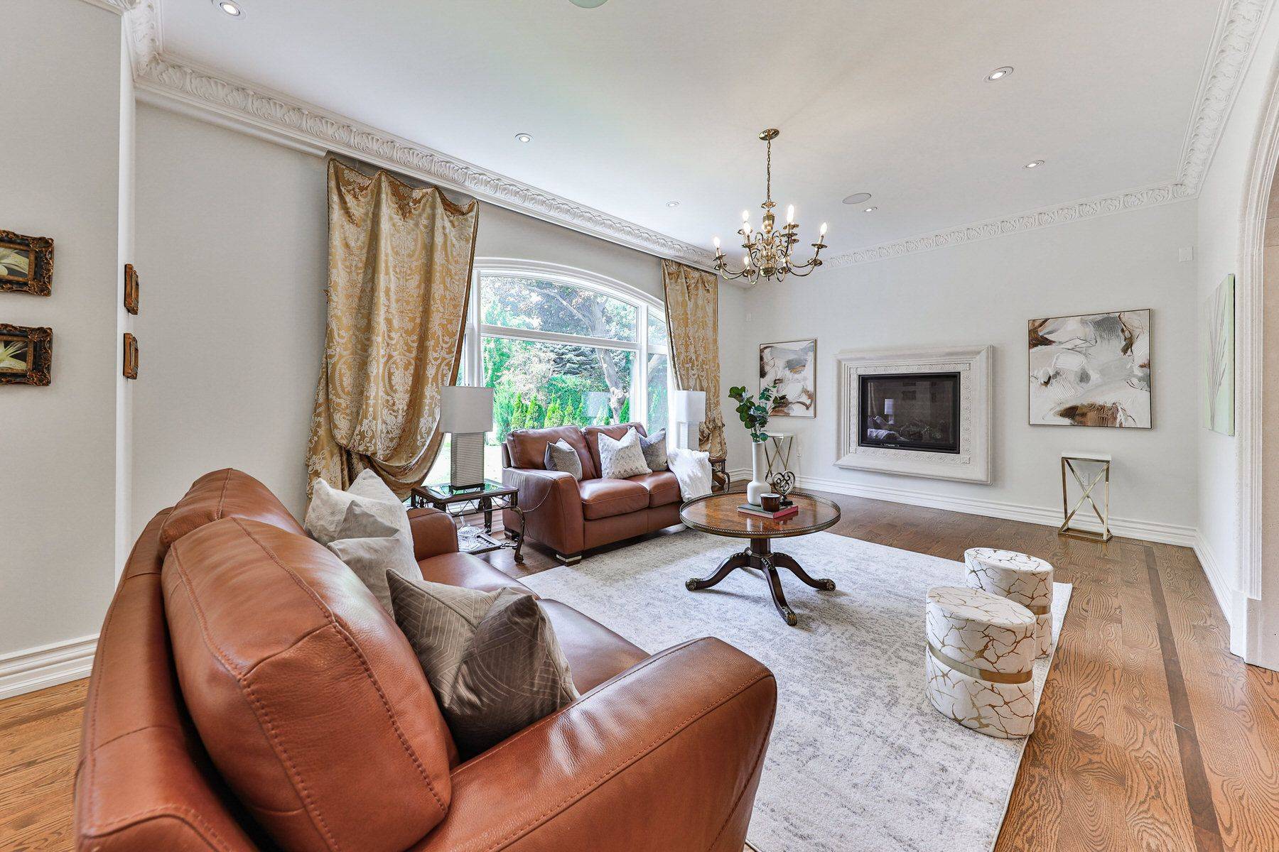 Mississauga, ON L5G 3T7,1511 Broadmoor AVE