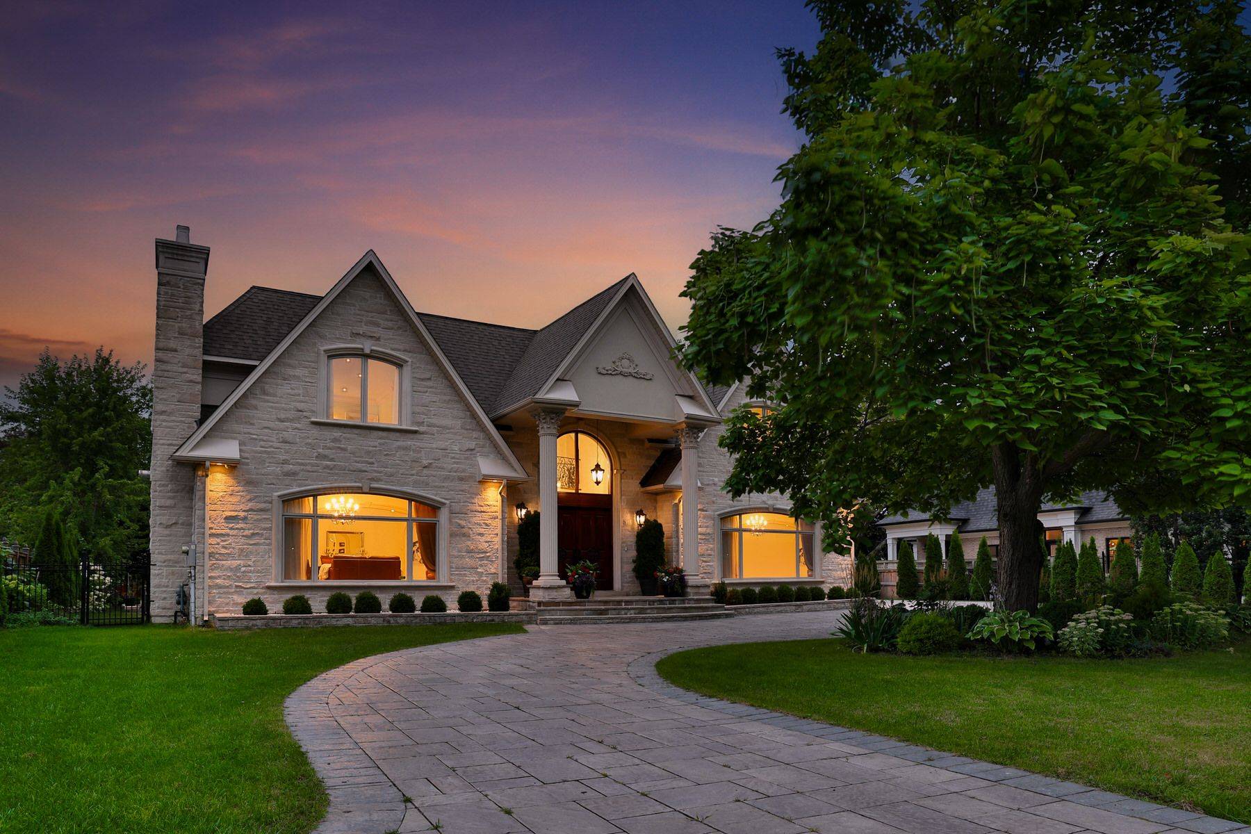 Mississauga, ON L5G 3T7,1511 Broadmoor AVE