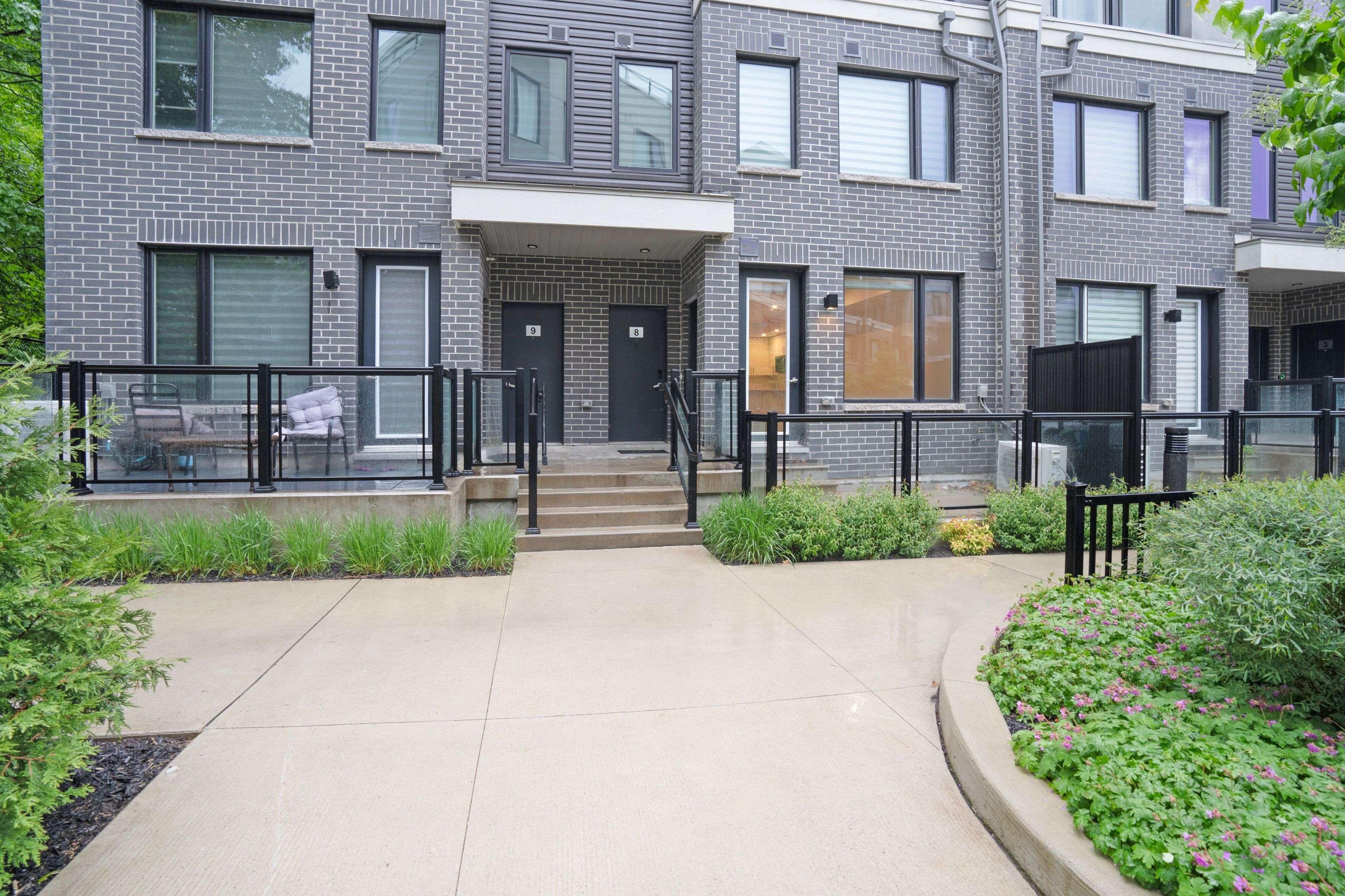 Mississauga, ON L5L 0B8,3492 Widdicombe WAY #7