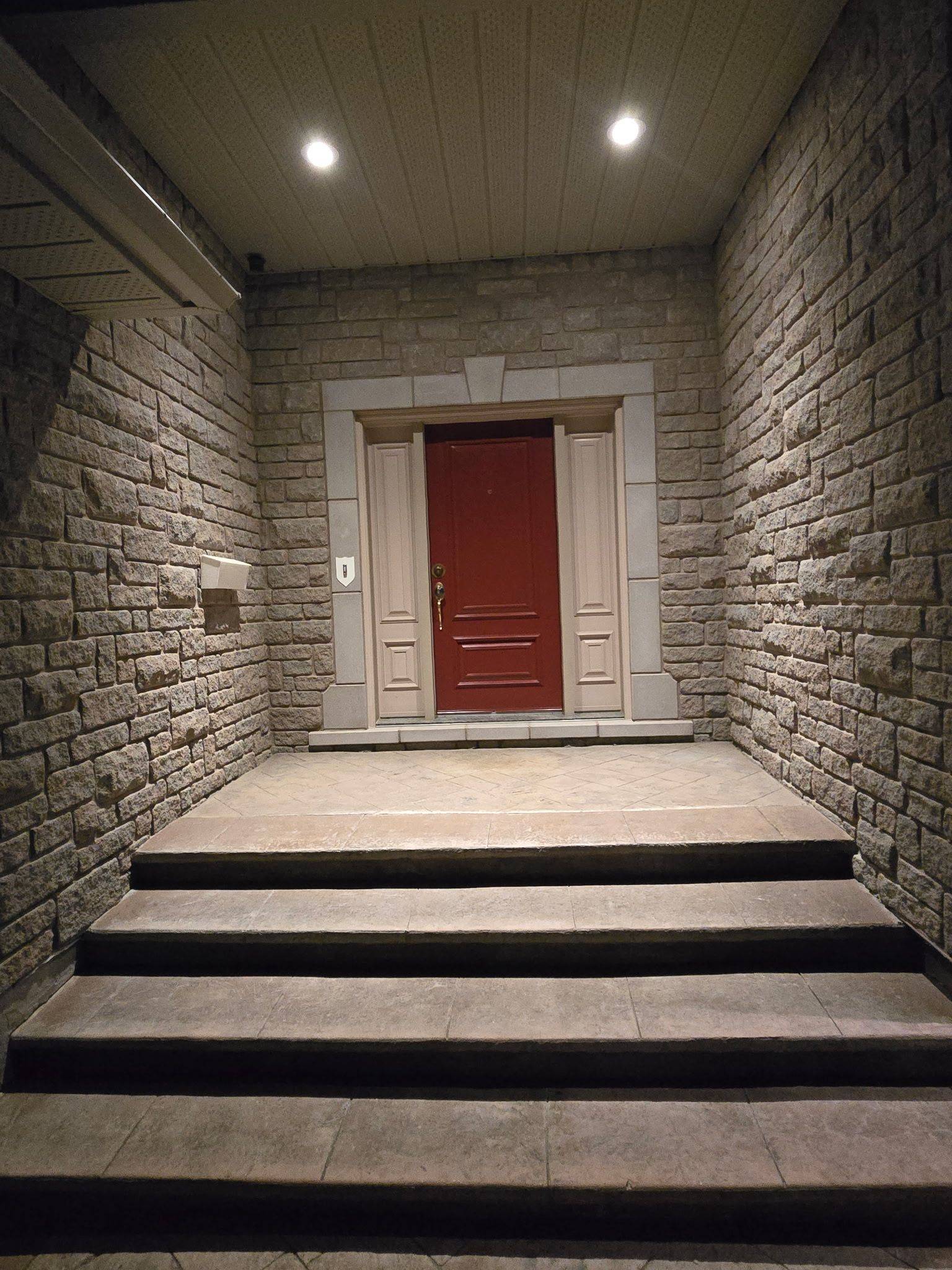 Barrhaven, ON K2J 3N5,7 Eagle Chase CT