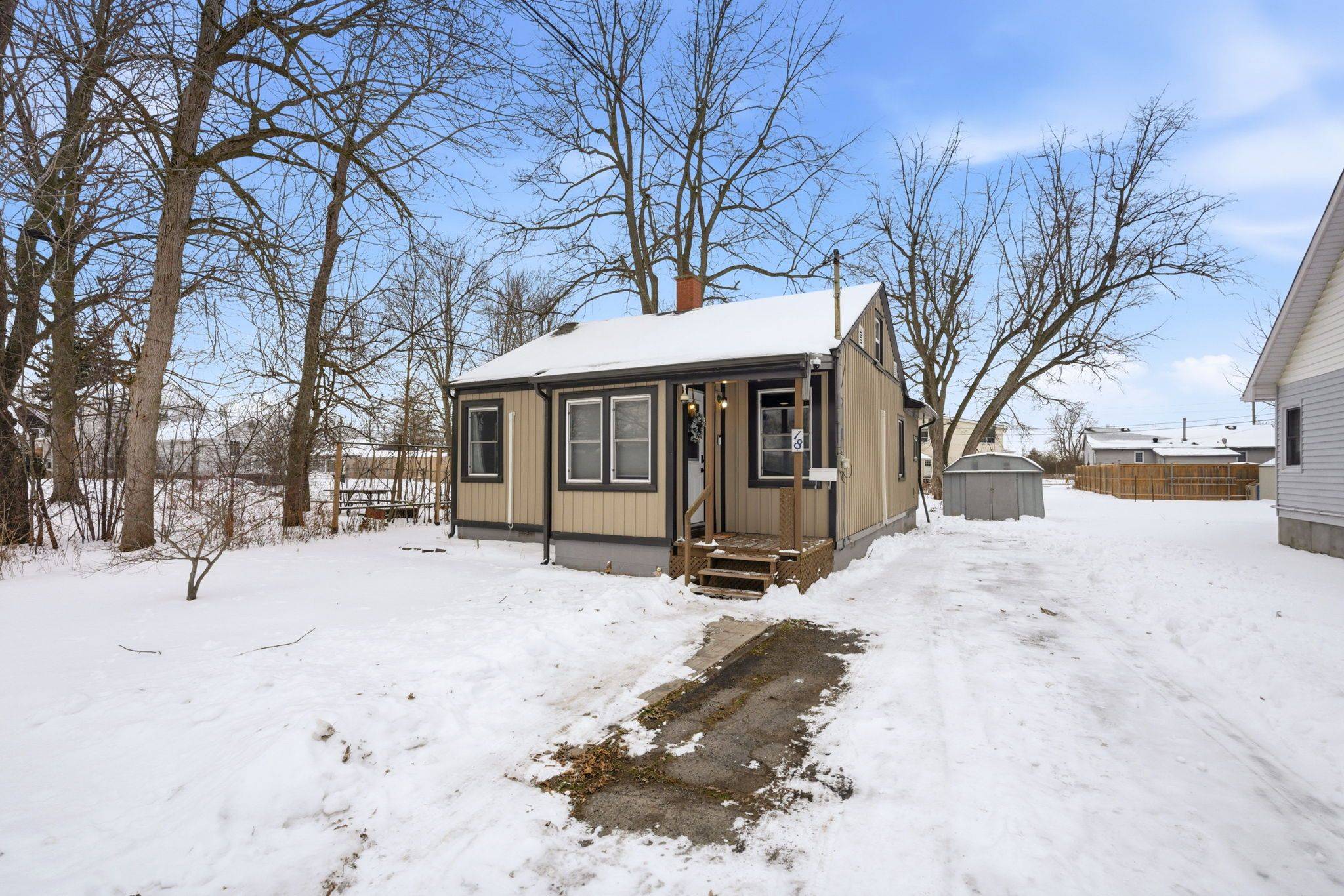 Fort Erie, ON L2A 4E3,18 Kingsmill ST