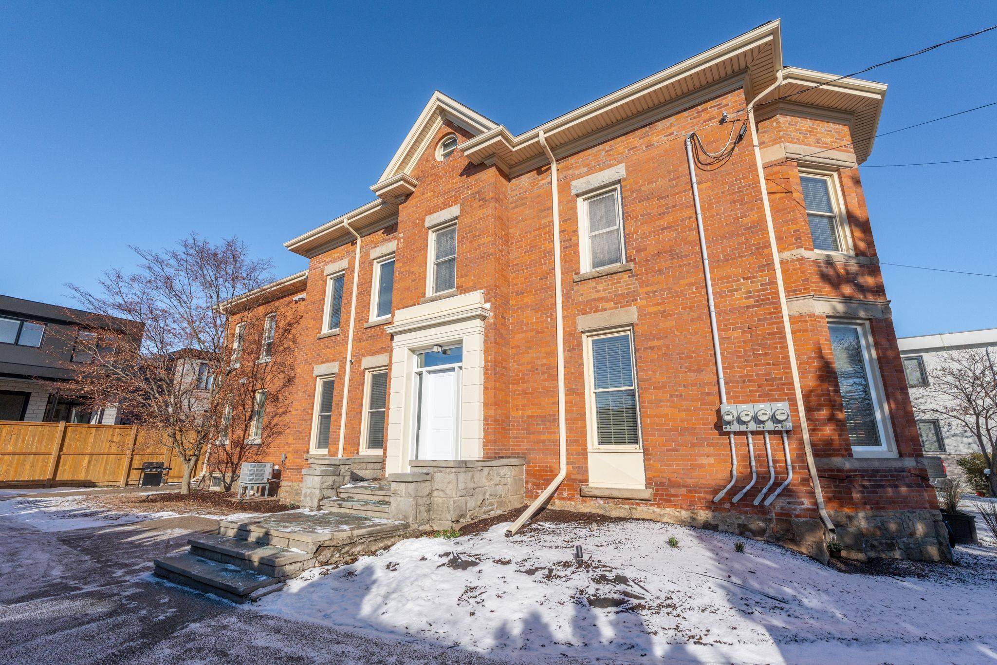 Hamilton, ON L8K 5T2,322 Mount Albion RD #B