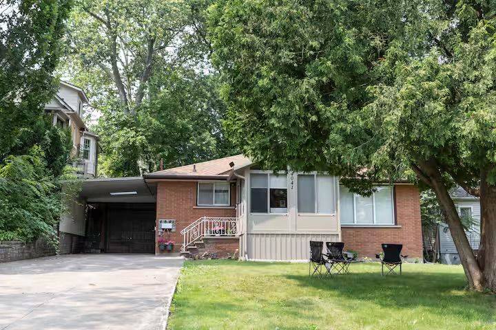 Niagara Falls, ON L2E 3J1,4041 Terrace AVE #Main Floor