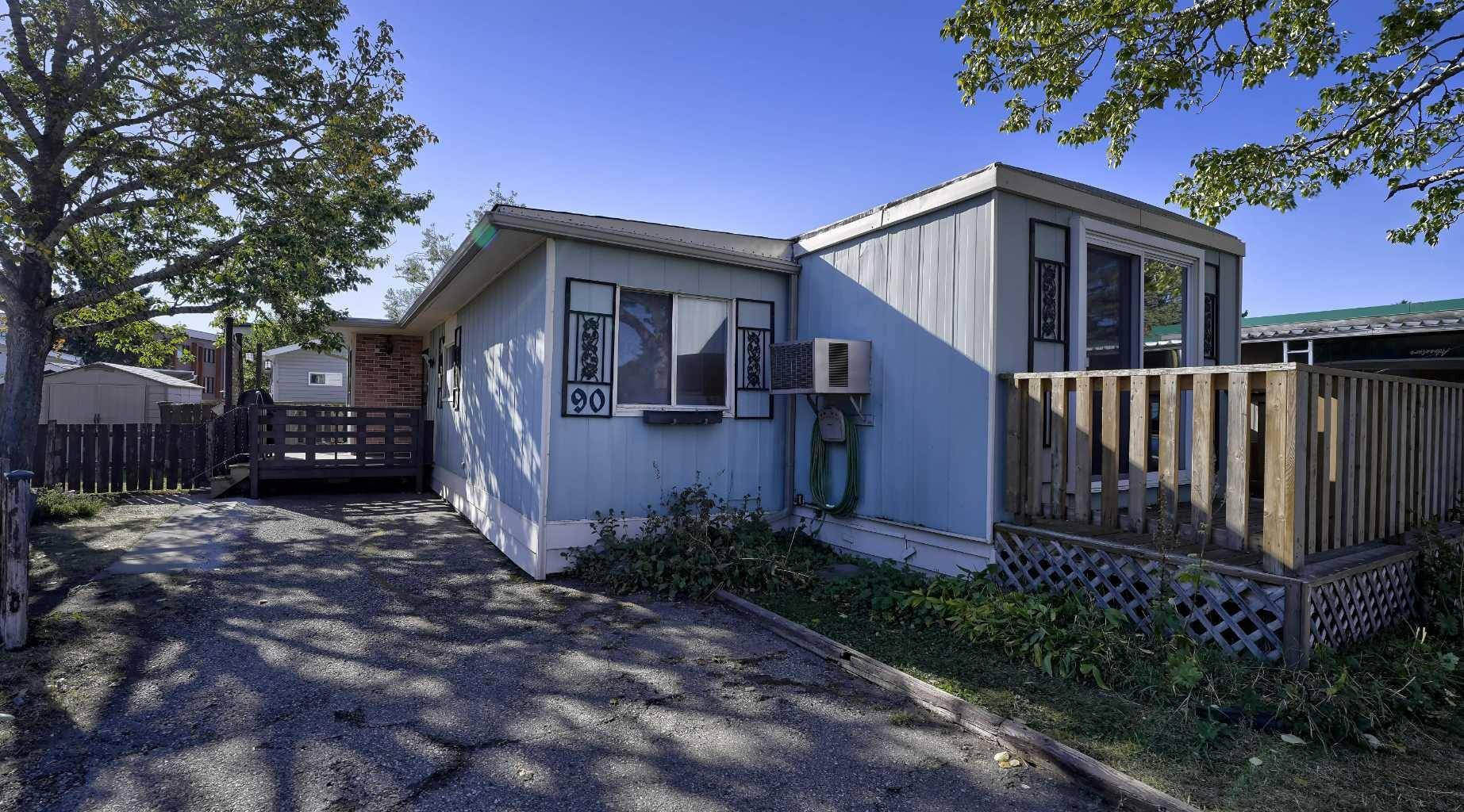 Calgary, AB T3B 5M9,3223 83 ST NW #90