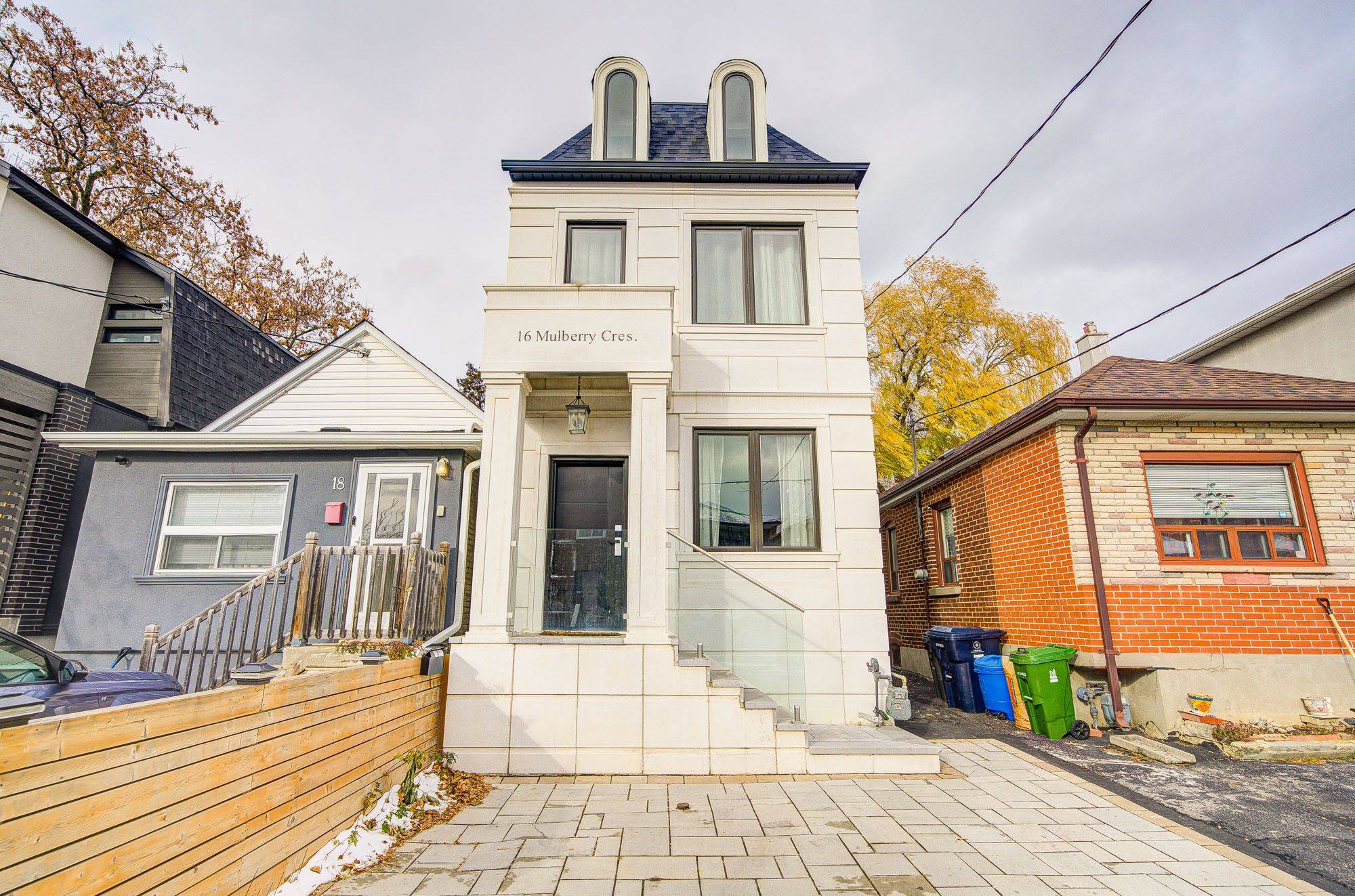 Toronto C03, ON M6C 1N5,16 Mulberry CRES