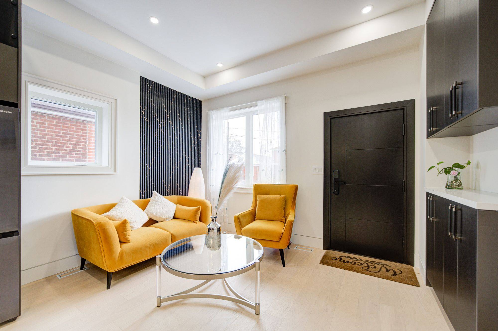 Toronto C03, ON M6C 1N5,16 Mulberry CRES