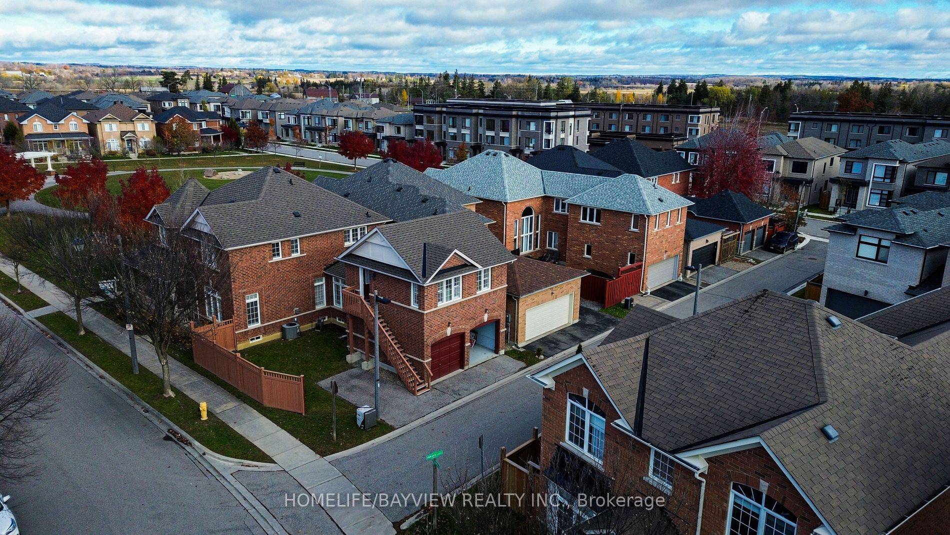 Markham, ON L6B 0K3,2 Hikers LN