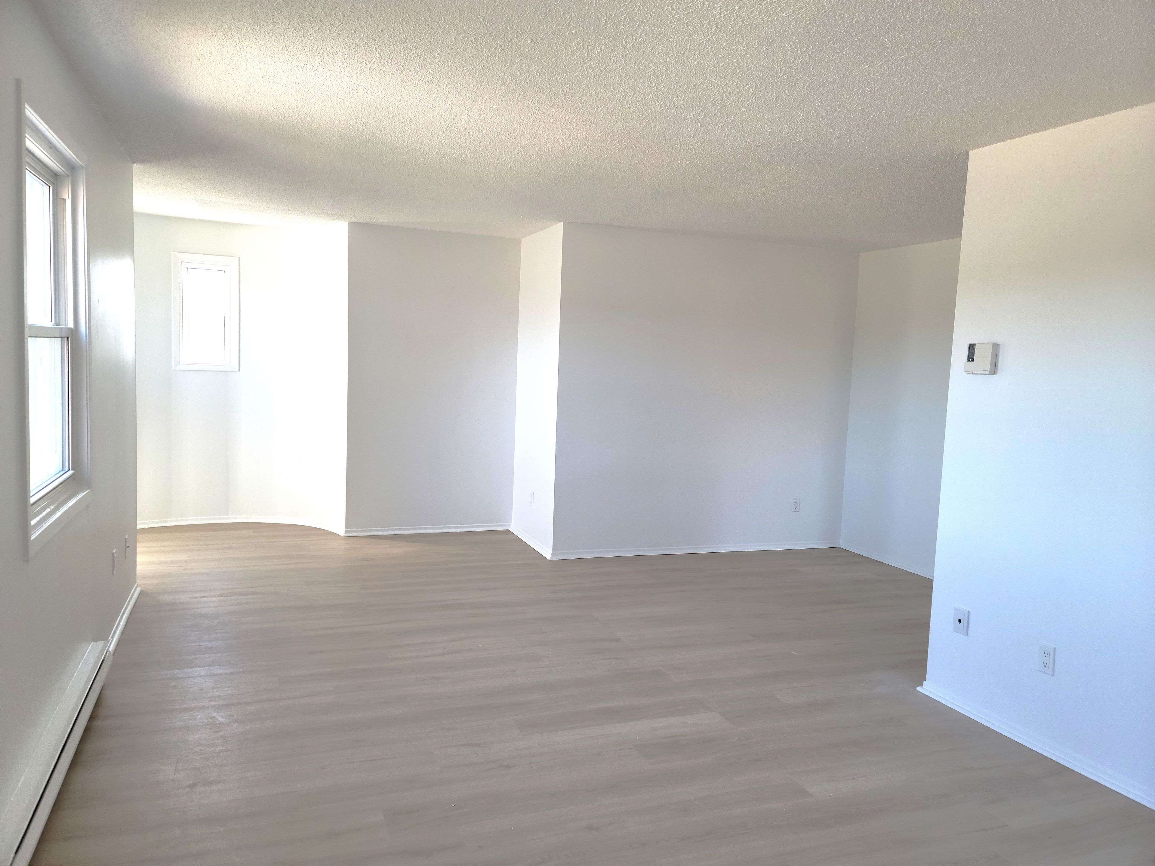 Aurora, ON L4G 3W3,2 Orchard Heights BLVD #218