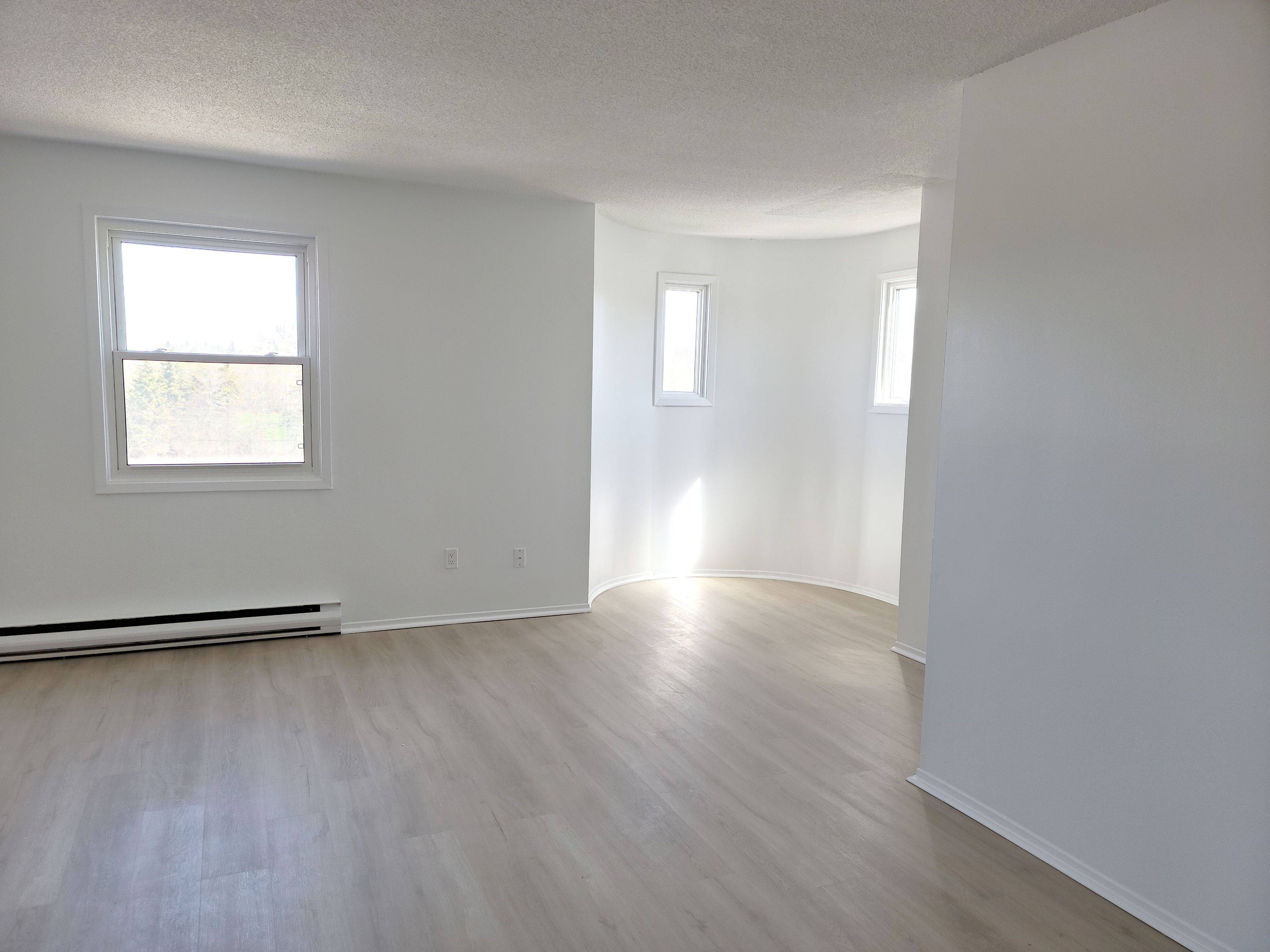 Aurora, ON L4G 3W3,2 Orchard Heights BLVD #218