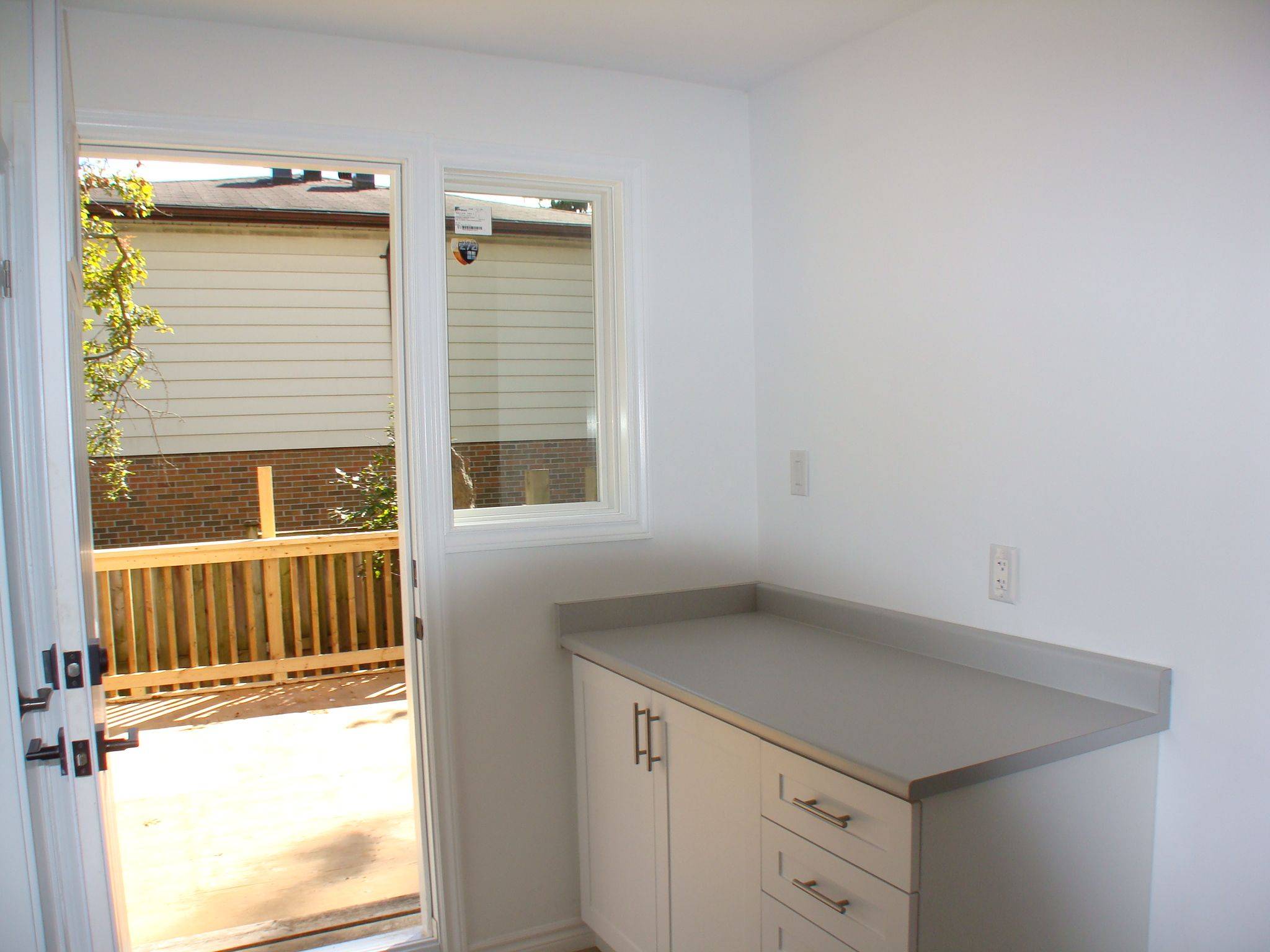 Barrie, ON L4M 5C4,63 Ferris LN #E3