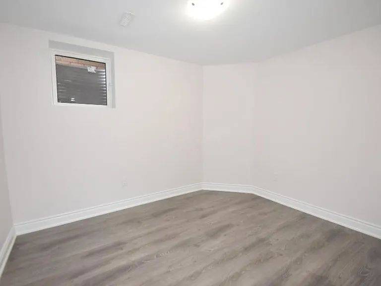 Brampton, ON L7A 0G1,25 Frampton RD #BSMT