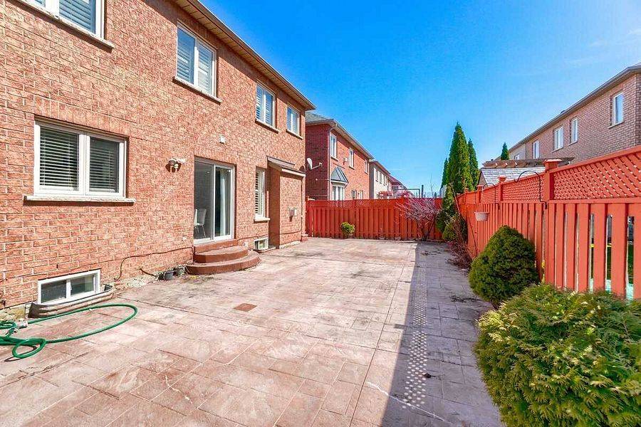 Brampton, ON L6R 2J8,5 Marbleseed CRES