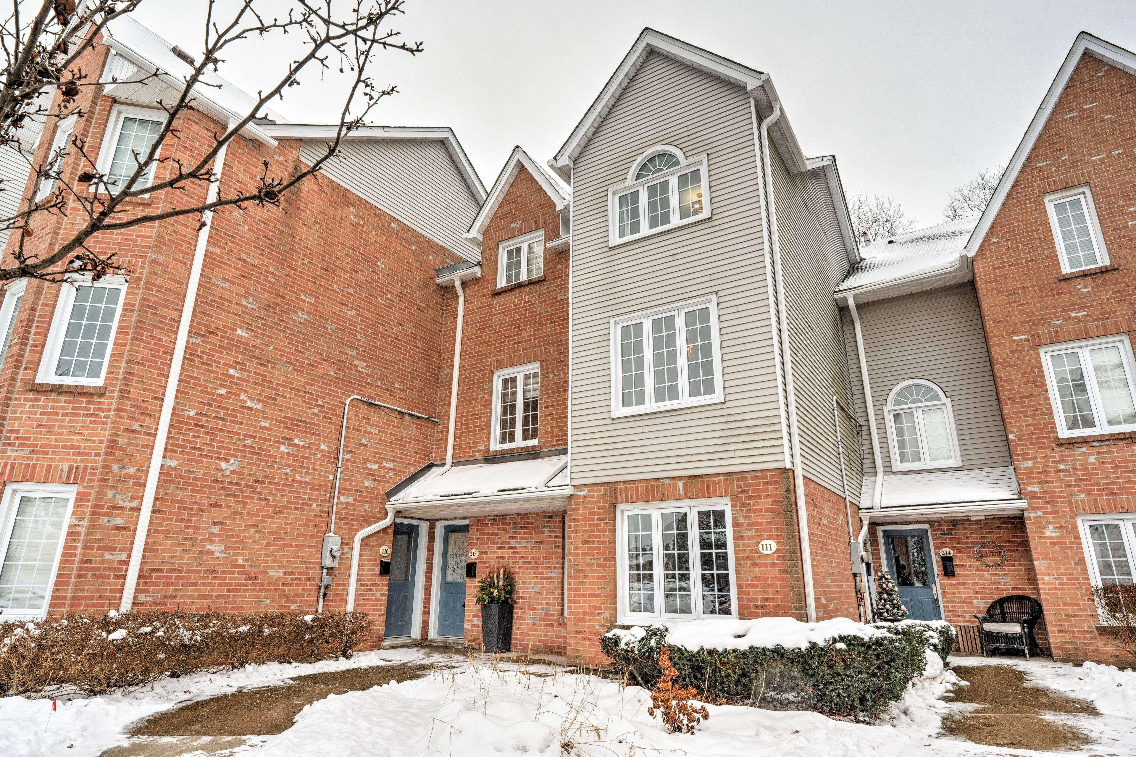 Burlington, ON L7M 3Z3,2110 Cleaver AVE #213