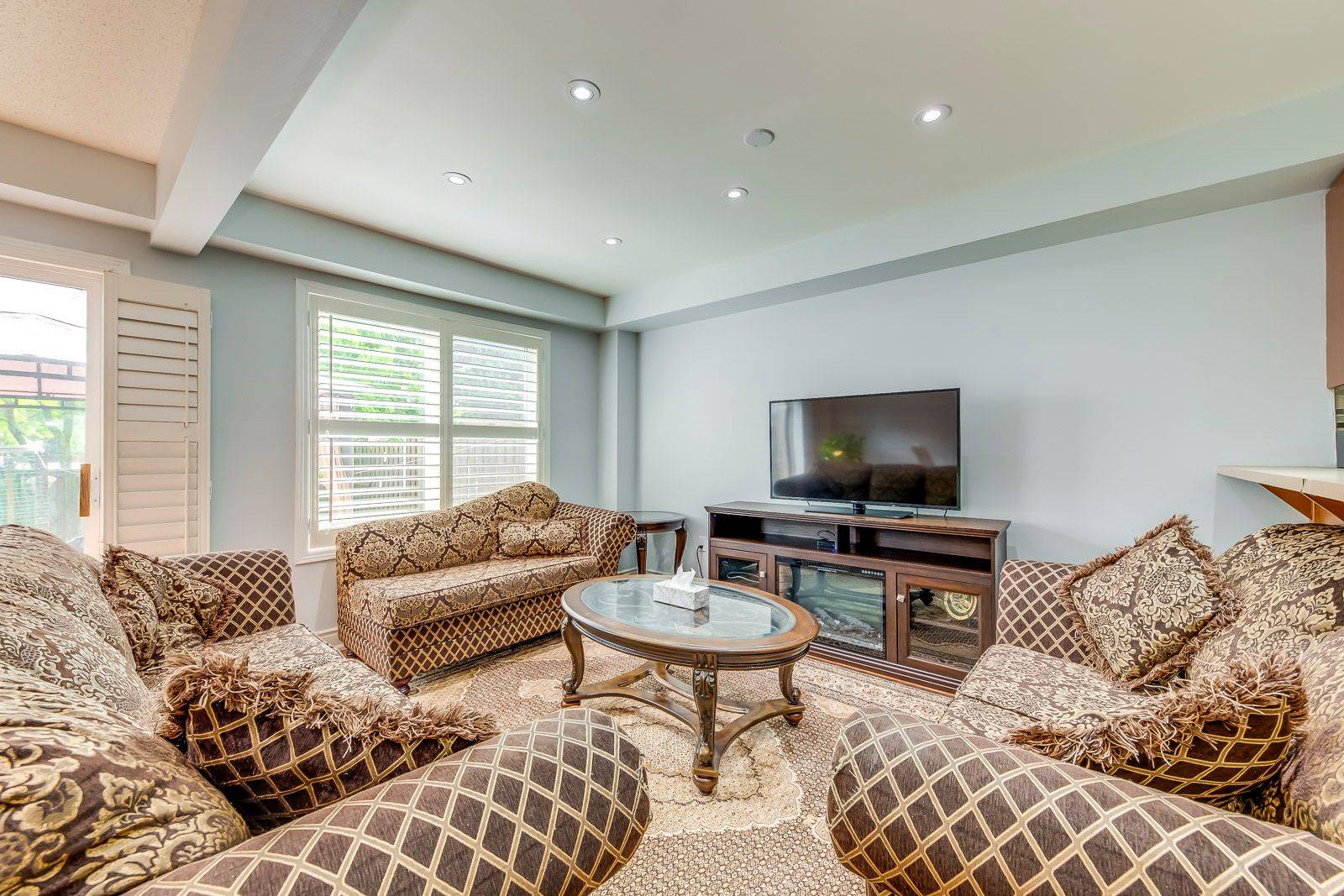 Burlington, ON L7M 4Z5,4084 Kryzan DR