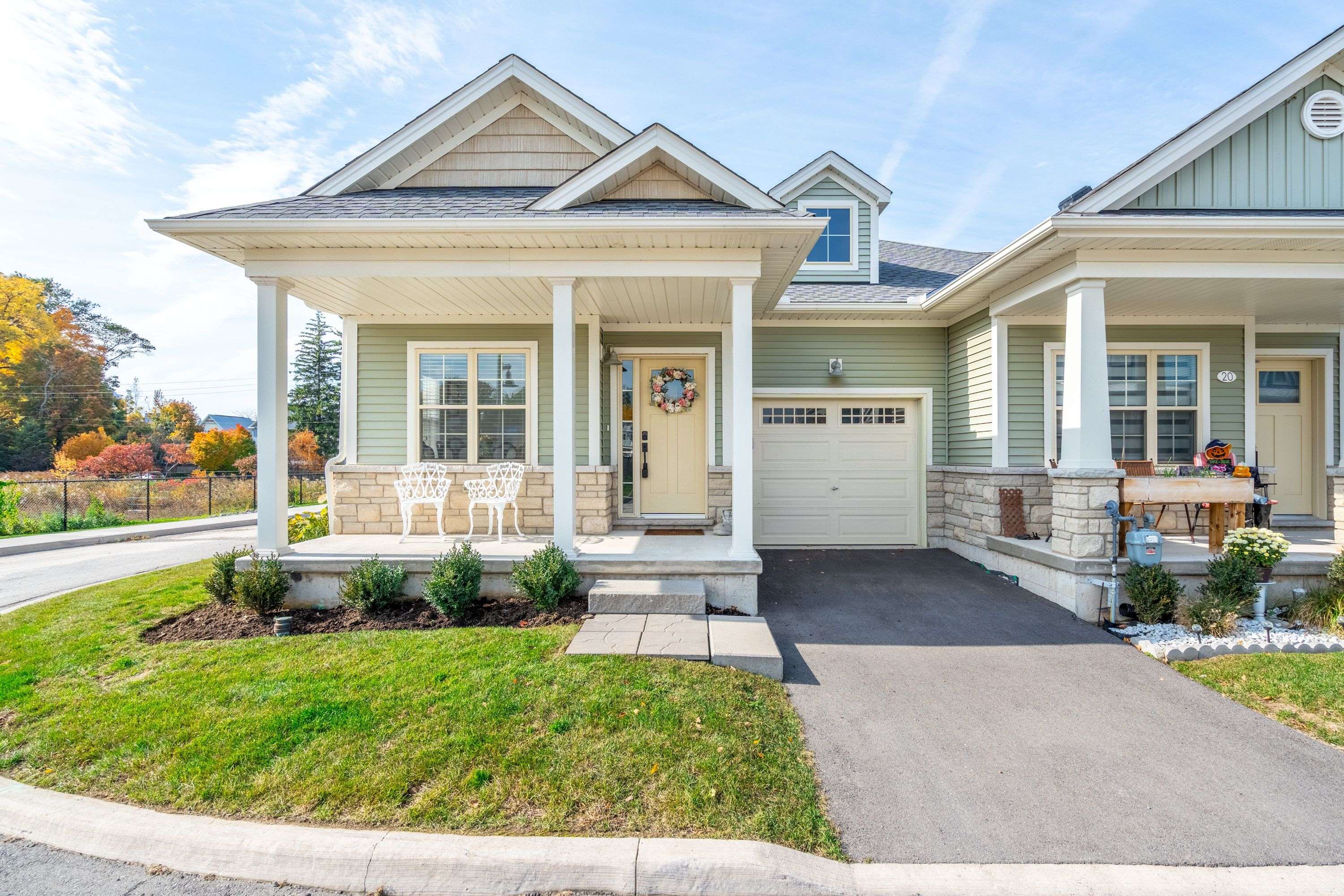 Fort Erie, ON L0S 1B0,22 SOUTH COAST CIR