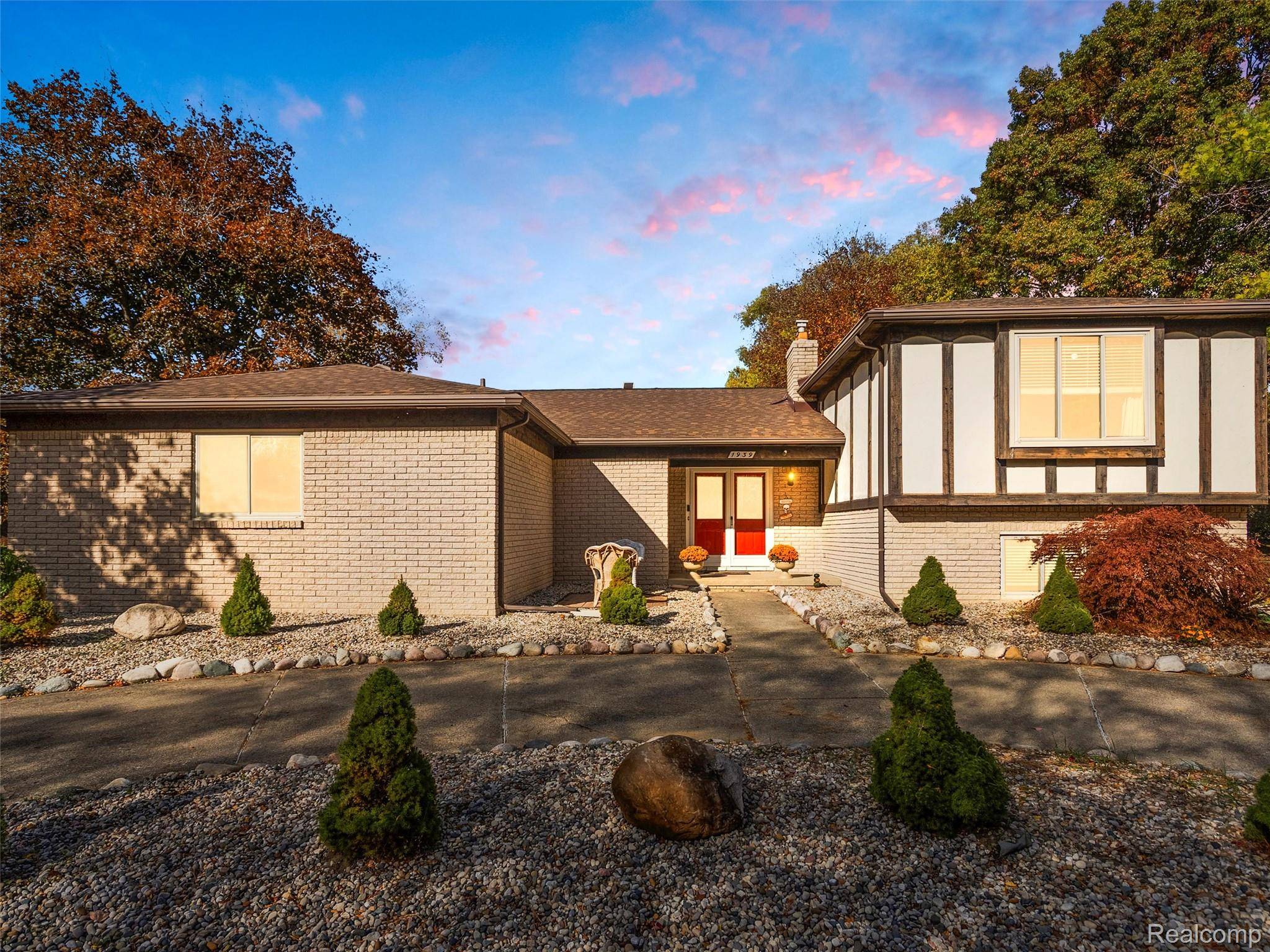 Troy, MI 48085,1939 Chancery DR