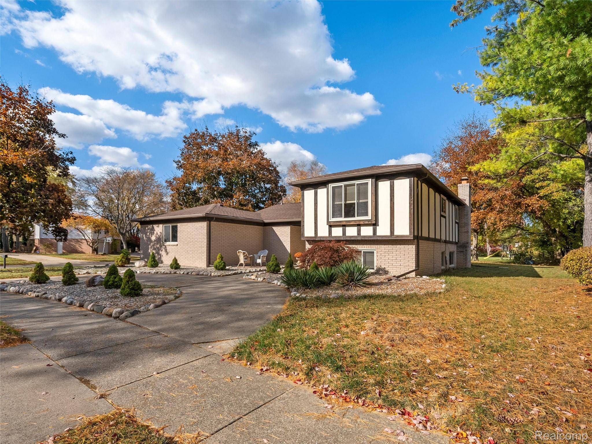 Troy, MI 48085,1939 Chancery DR