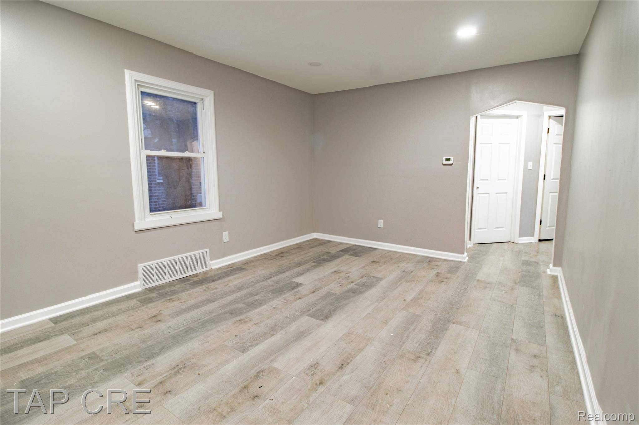 Detroit, MI 48224,11991 Lakepointe ST