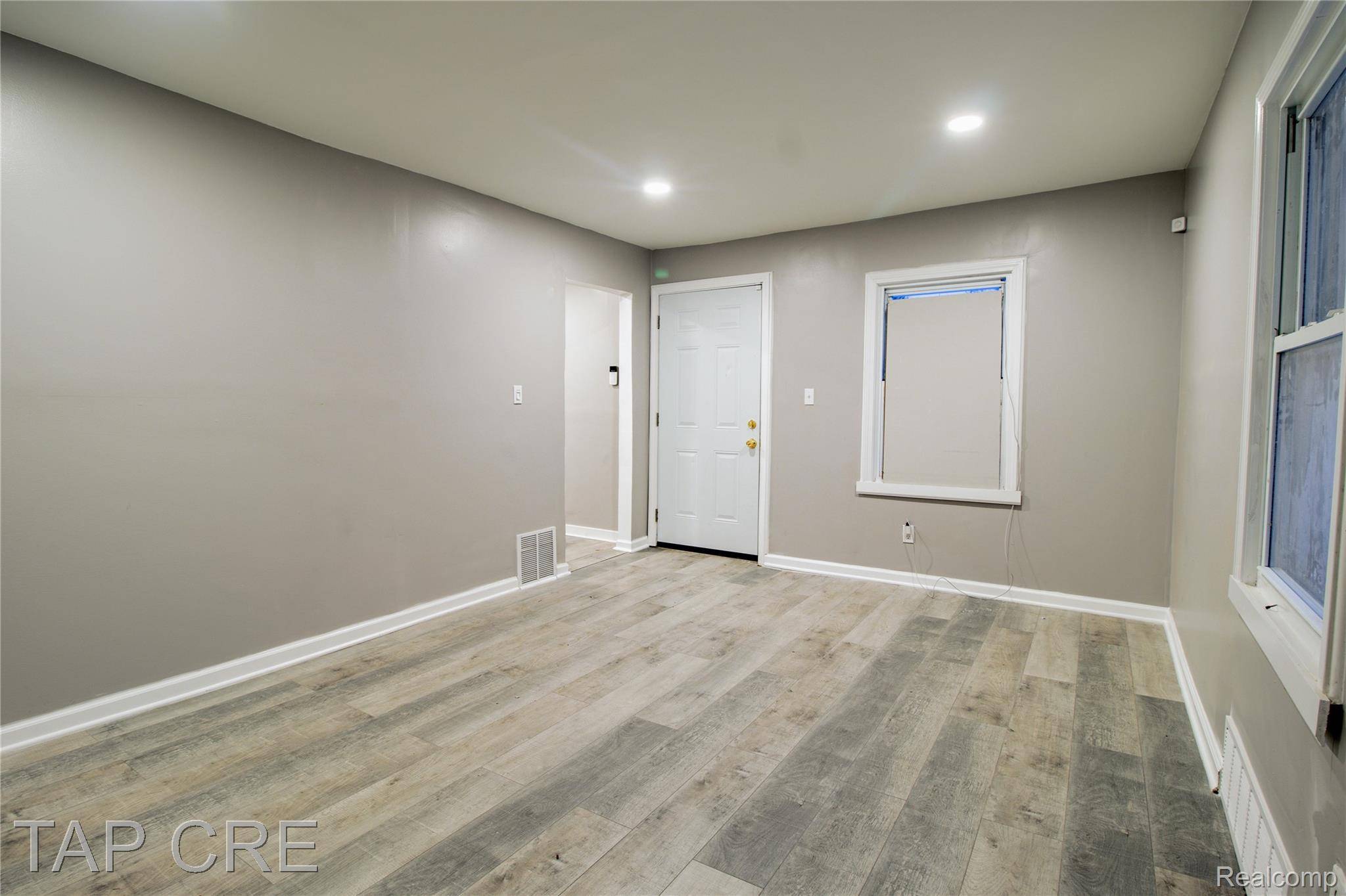 Detroit, MI 48224,11991 Lakepointe ST