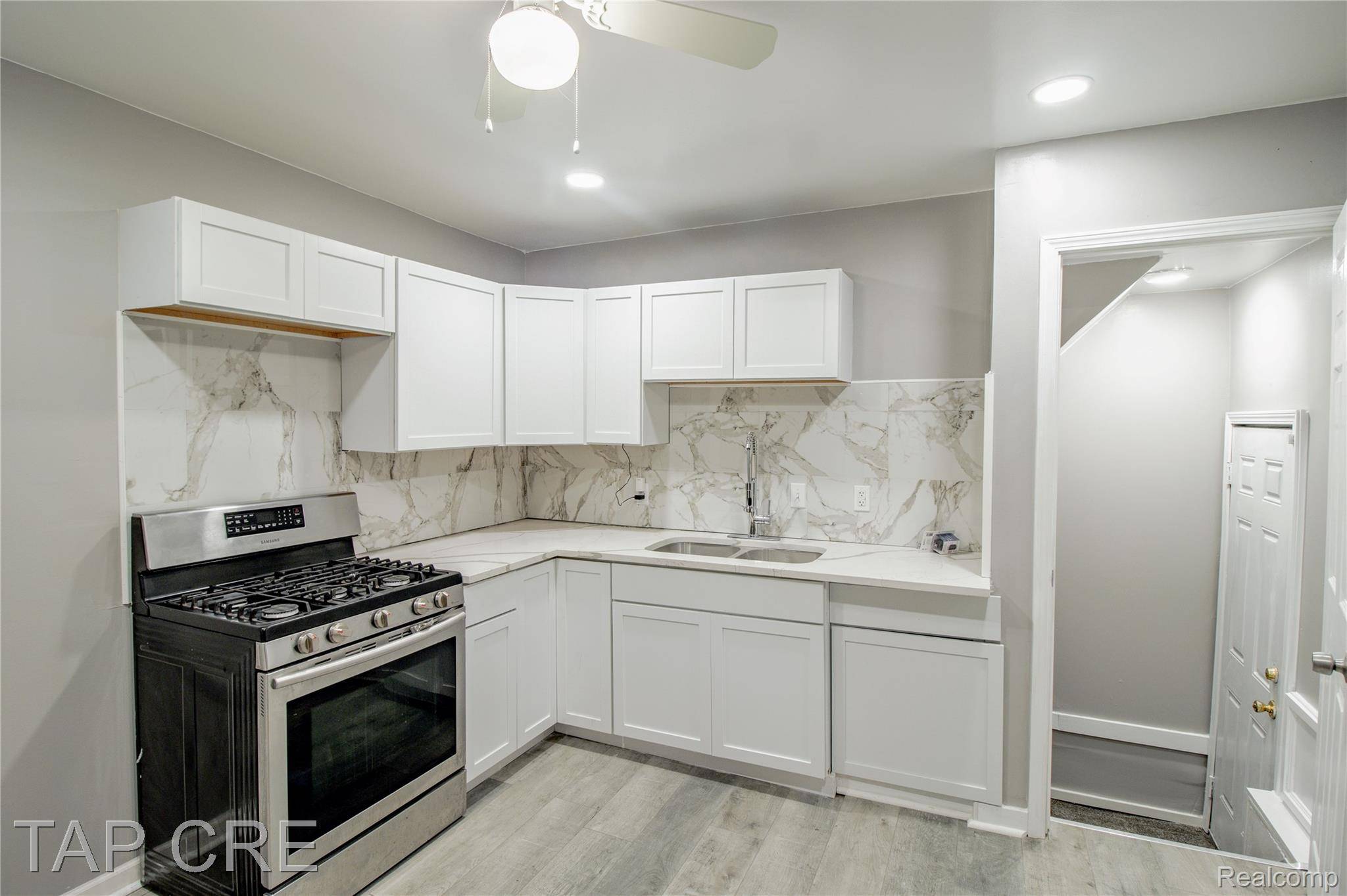 Detroit, MI 48224,11991 Lakepointe ST