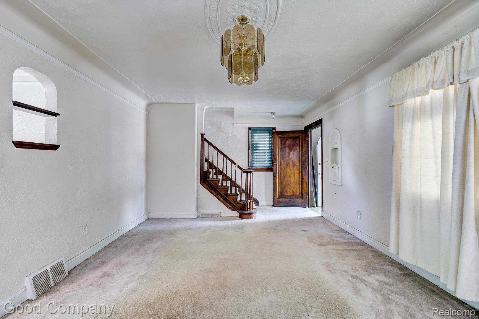 Detroit, MI 48221,16204 Roselawn ST