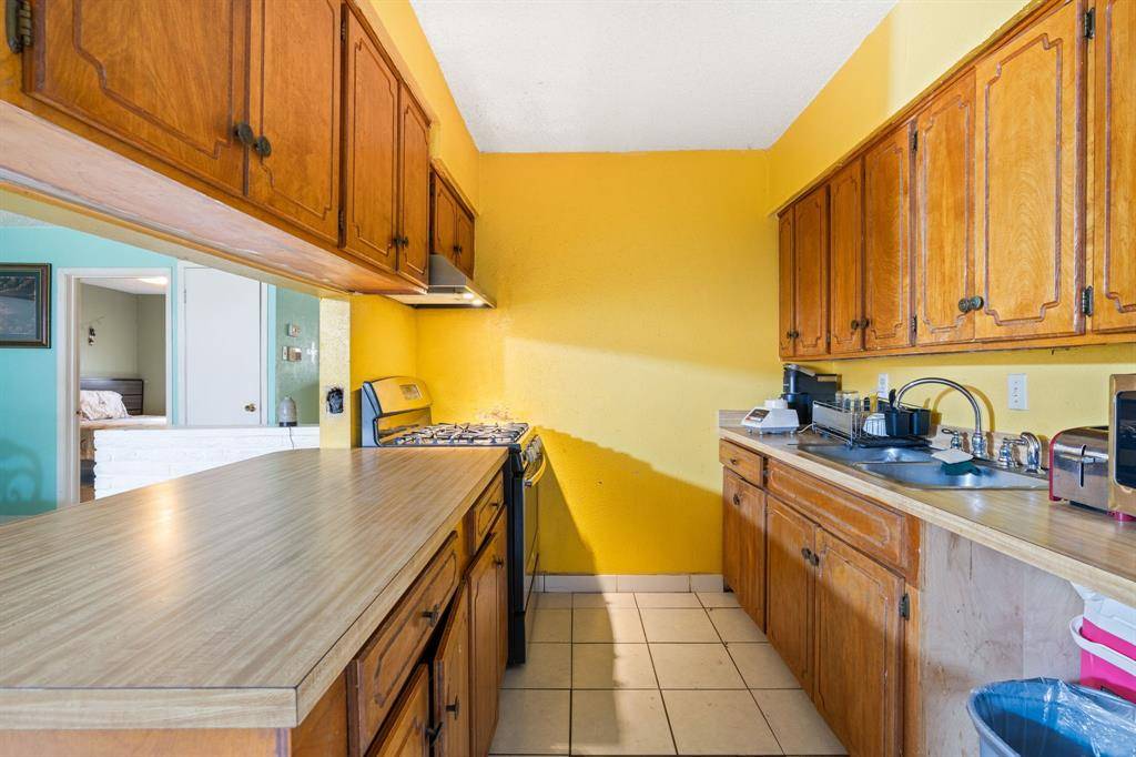 Dallas, TX 75211,4533 Wyoming Street