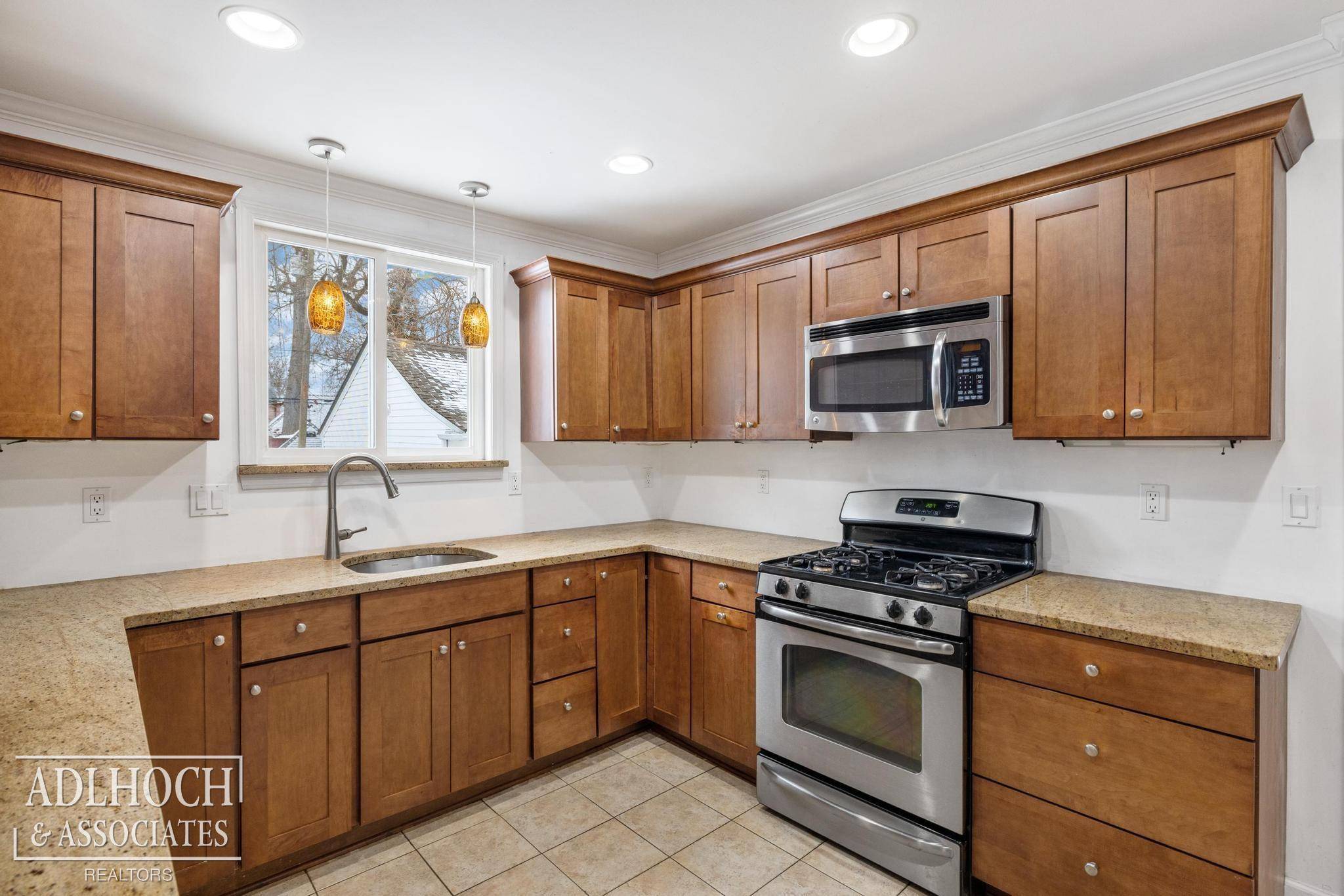 Grosse Pointe Woods, MI 48236,1764 PRESTWICK RD