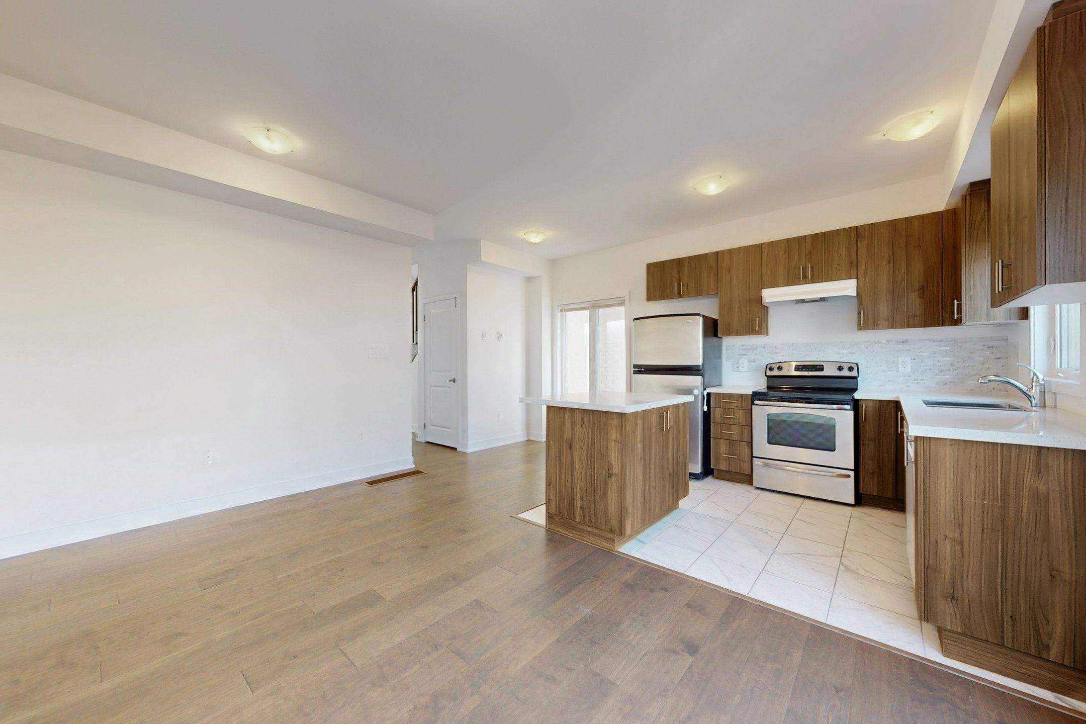 Barrie, ON L9J 0M8,37 Turnberry LN