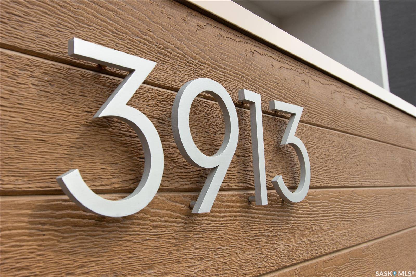 Regina, SK S4W 0N8,3913 James Hill ROAD