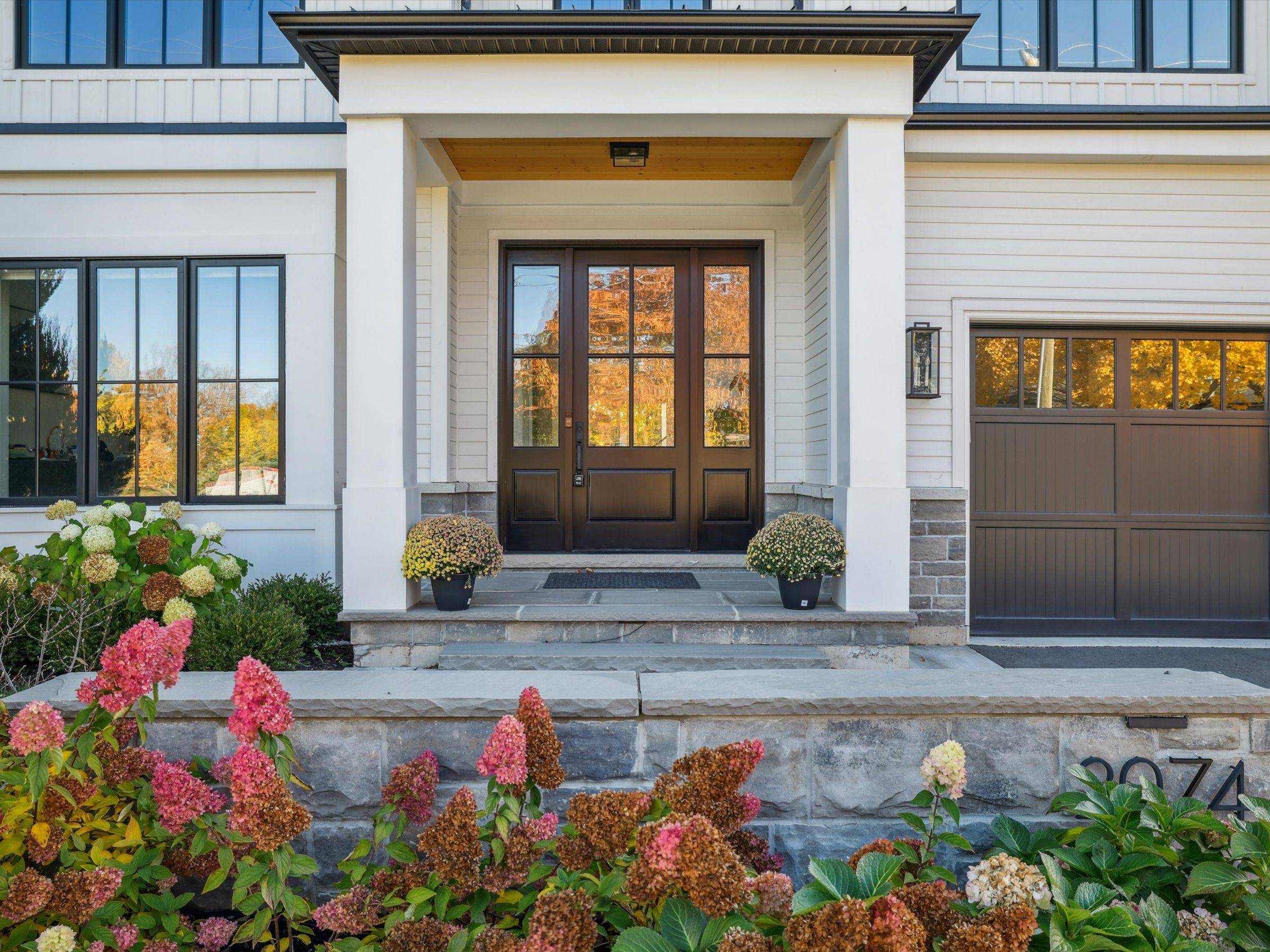 Oakville, ON L6L 2T9,2074 Seabrook DR