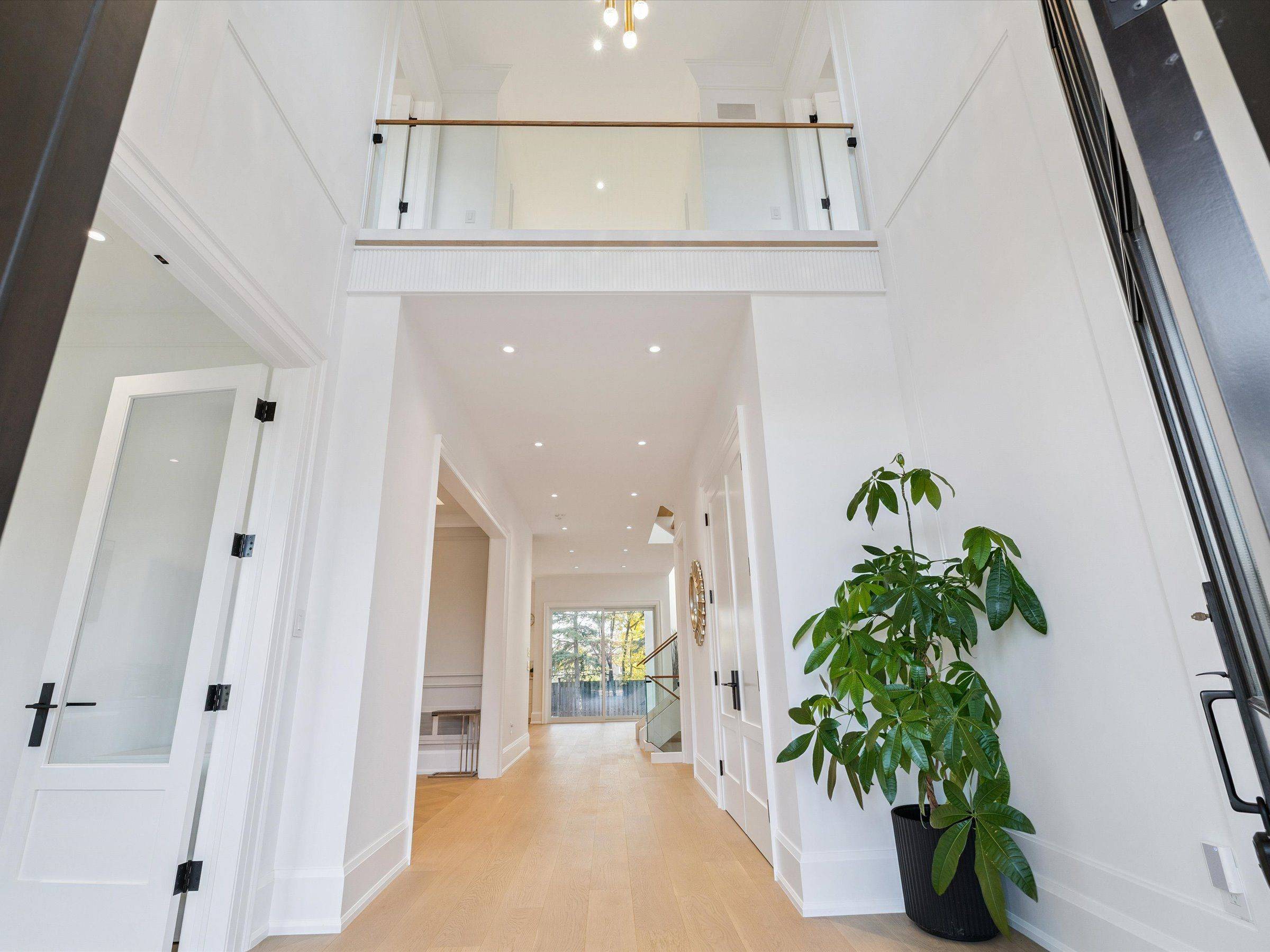 Oakville, ON L6L 2T9,2074 Seabrook DR