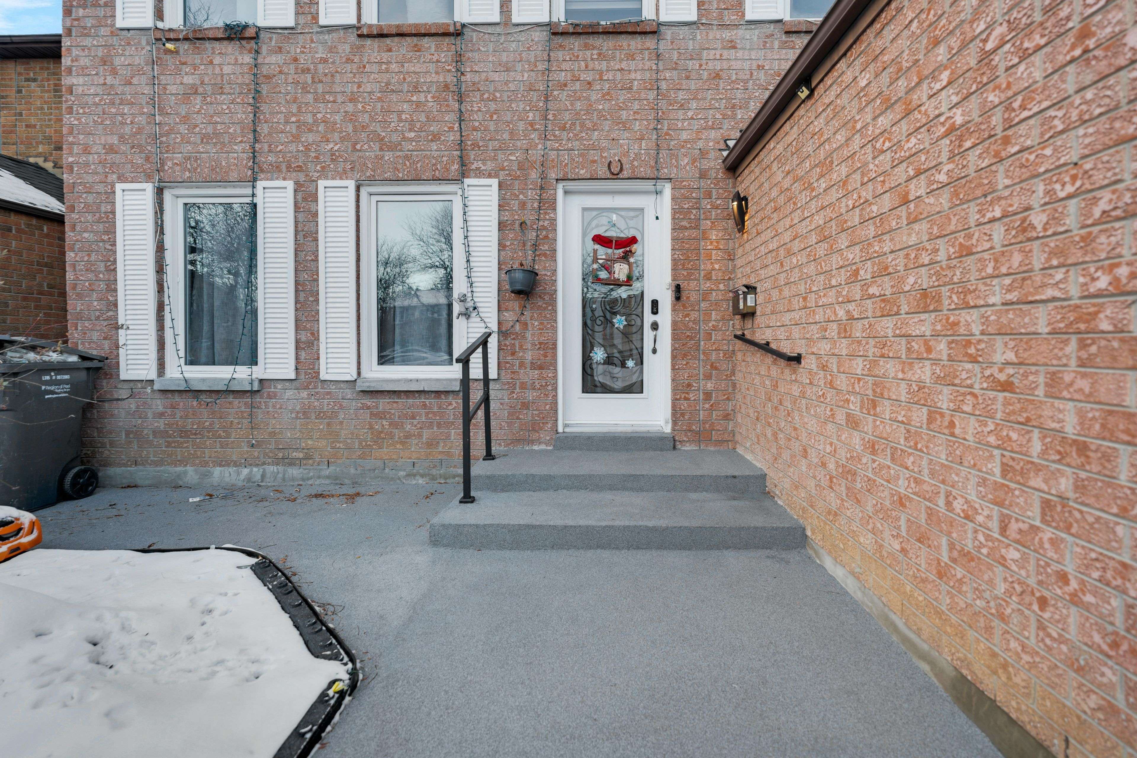 Brampton, ON L6S 4H8,30 Myna CT