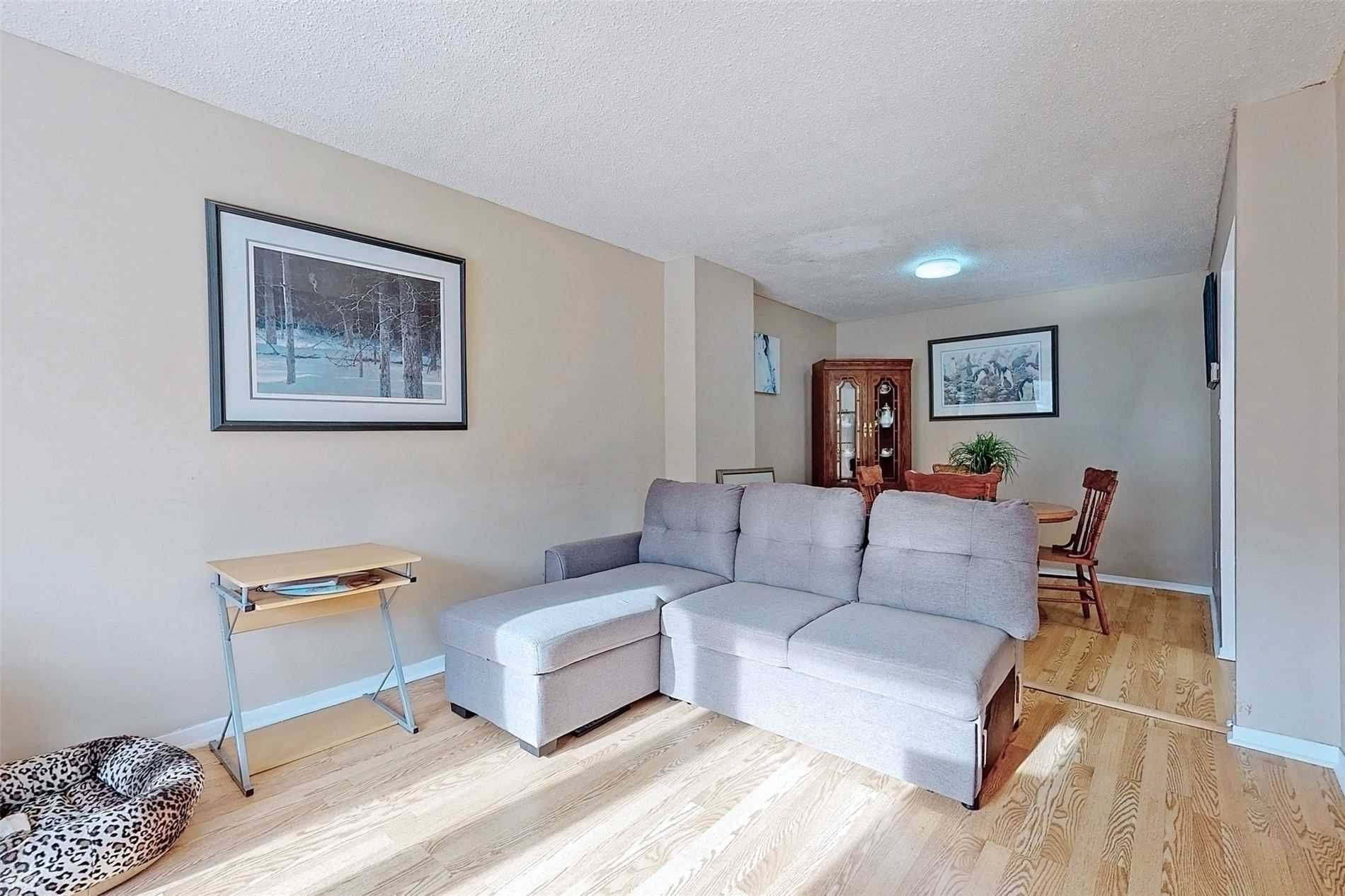 Brampton, ON L6V 3J3,57 Royal Salisbury WAY