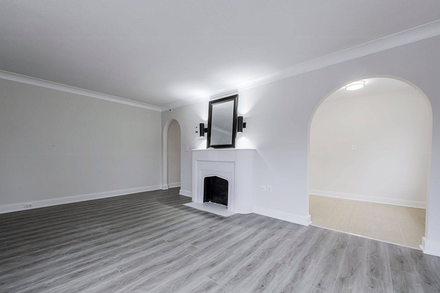 Brampton, ON L6Y 1K4,8 Wellington ST W #5