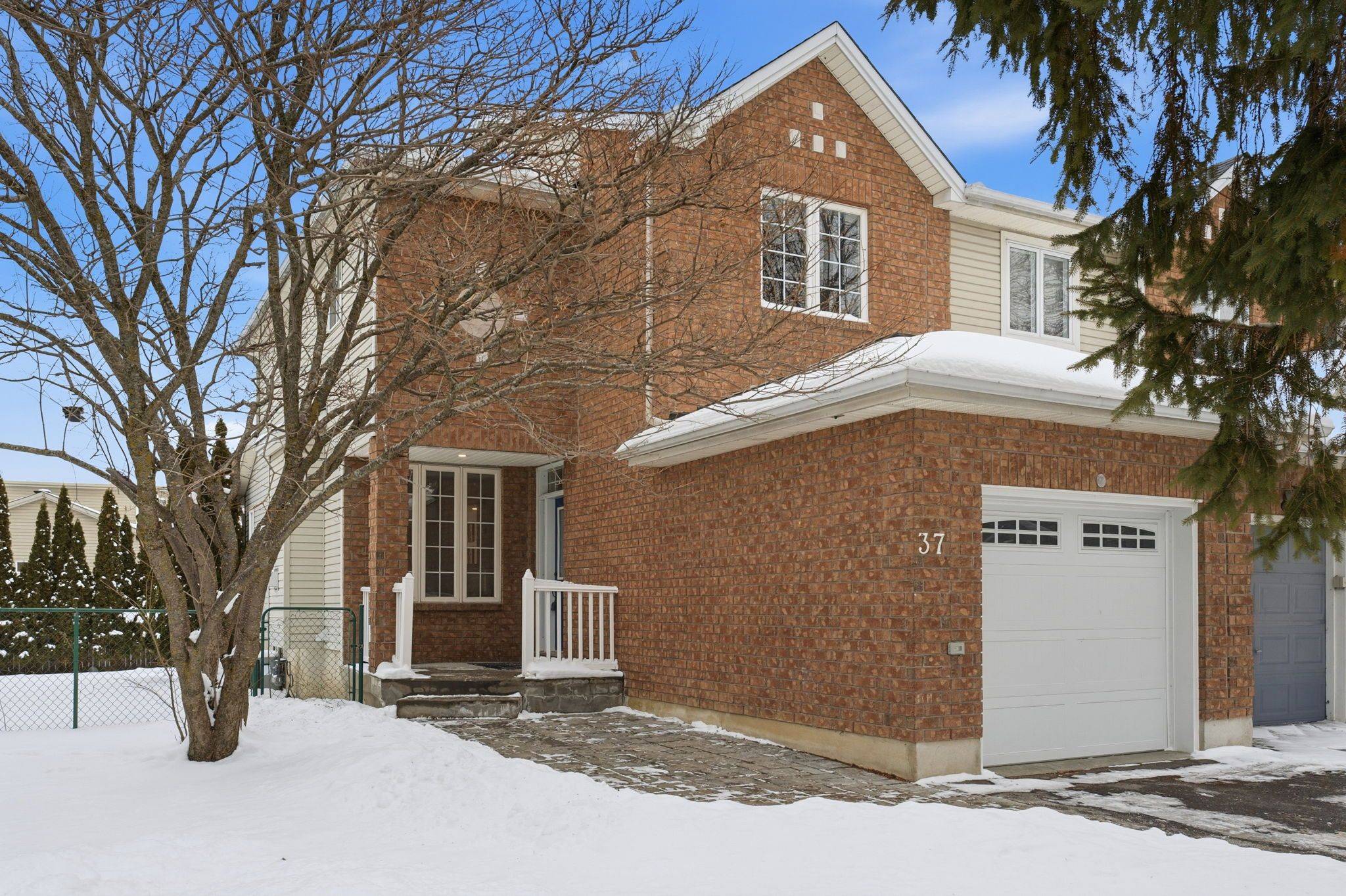 Kanata, ON K2M 2R3,37 Eagleview ST