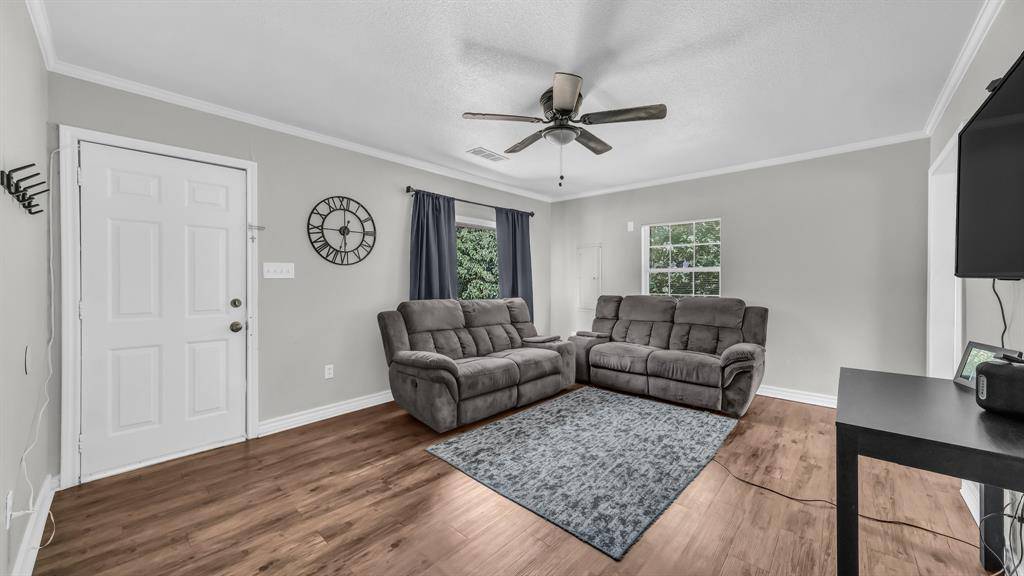 Weatherford, TX 76086,1009 S Brazos Street