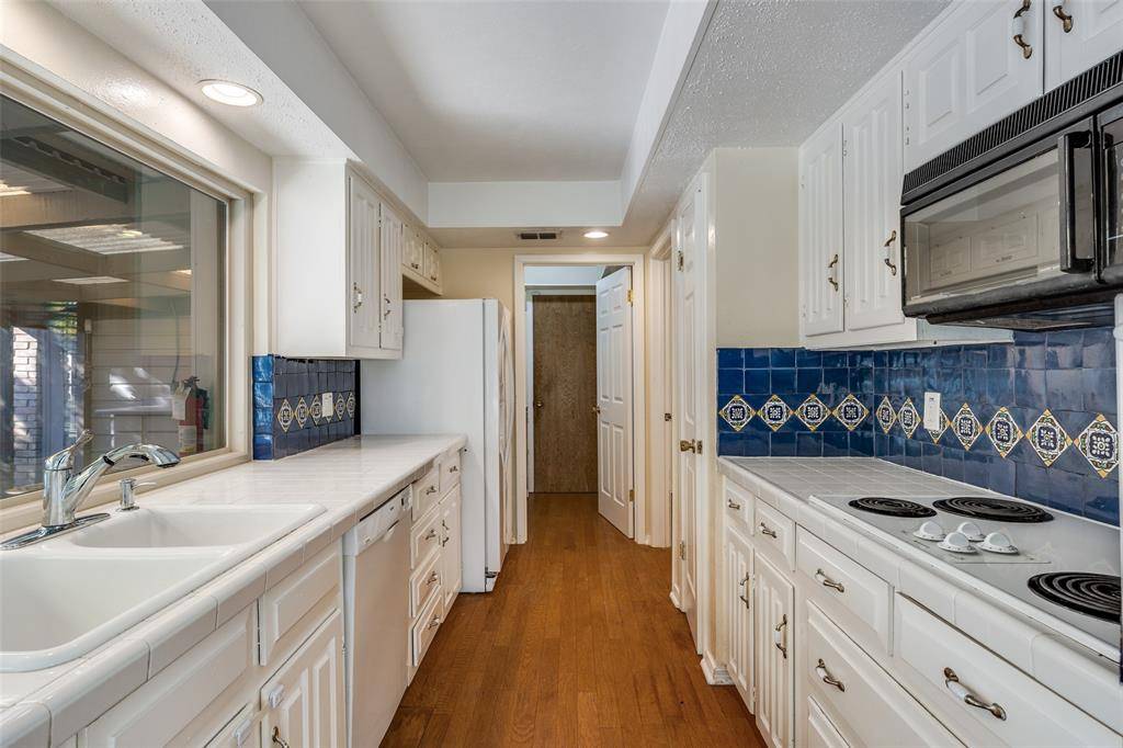 Dallas, TX 75248,15712 Covewood Circle