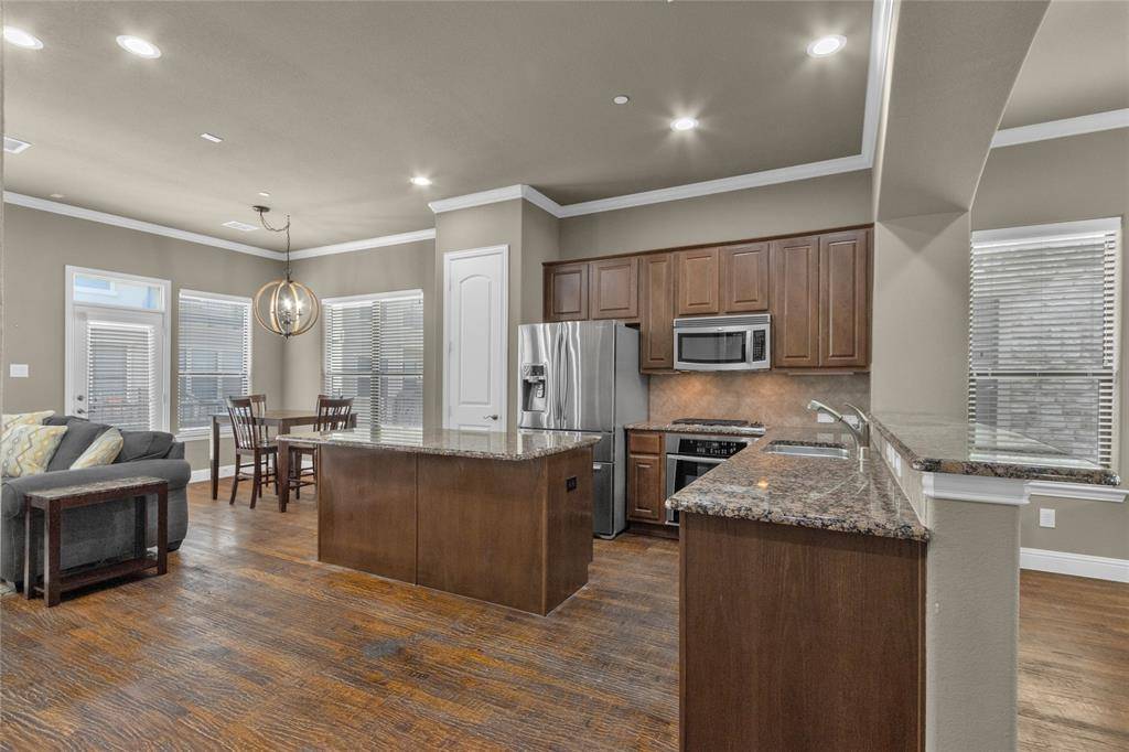 Plano, TX 75024,5724 Robbie Road