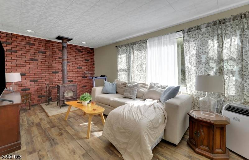 West Milford Twp., NJ 07421,28 Risley Rd