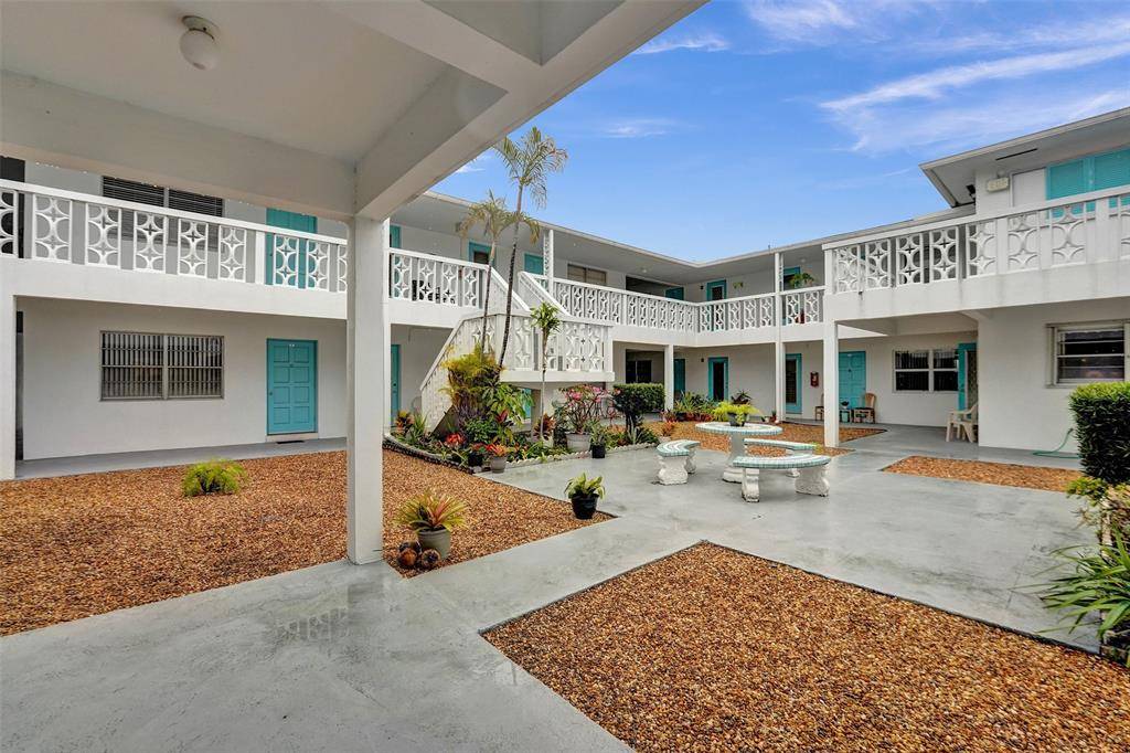 Hollywood, FL 33020,1833 Monroe St #20