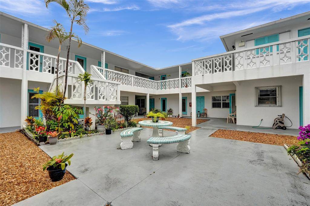 Hollywood, FL 33020,1833 Monroe St #20